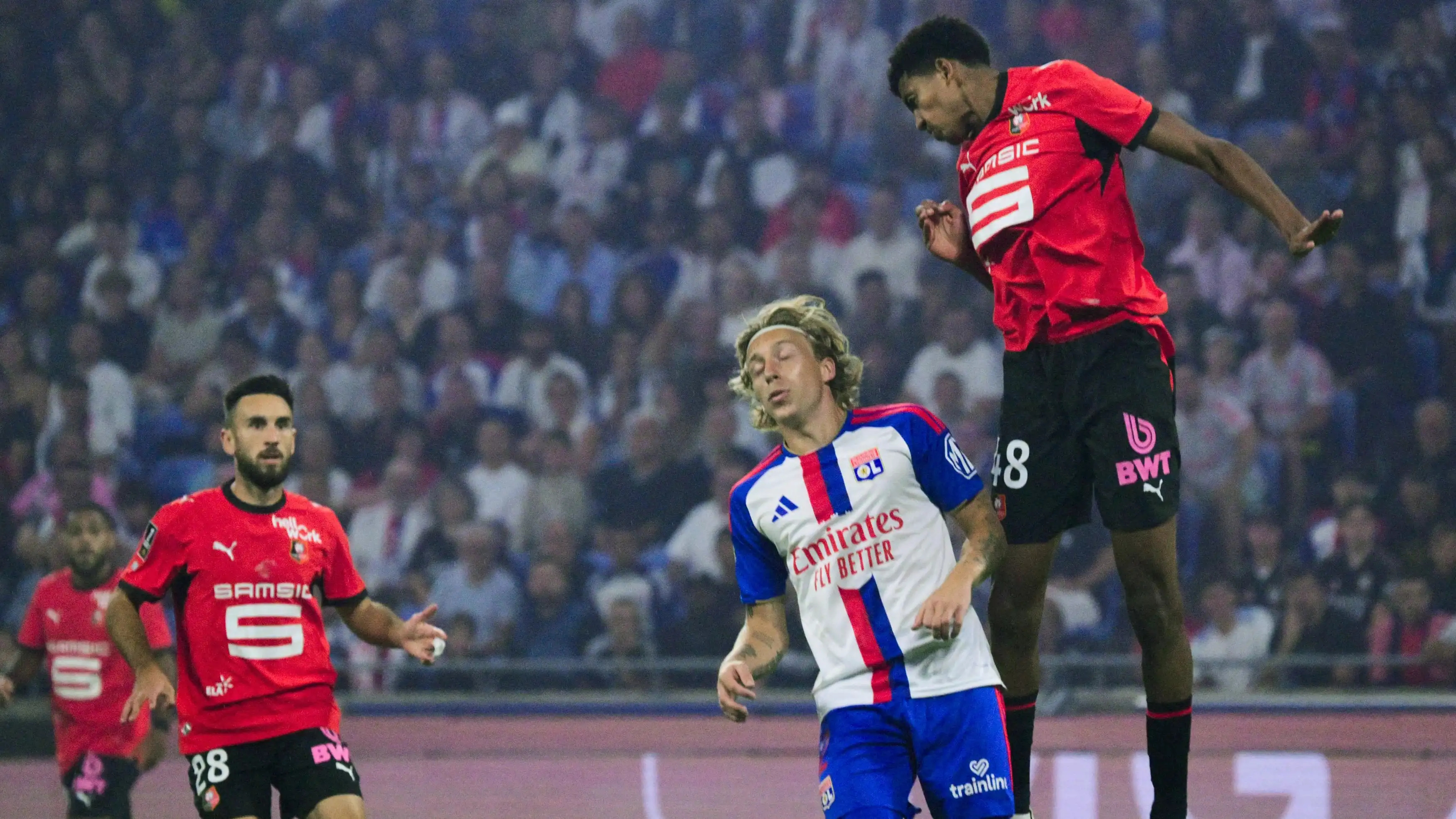 Apa yang terjadi? Rasisme menghentikan pertandingan Lyon di Liga Prancis