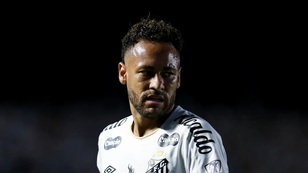 Neymar dijatuhi skorsing dua pertandingan karena melanggar ‘aturan Vinicius Junior’ yang kontroversial dalam laga panas Santos