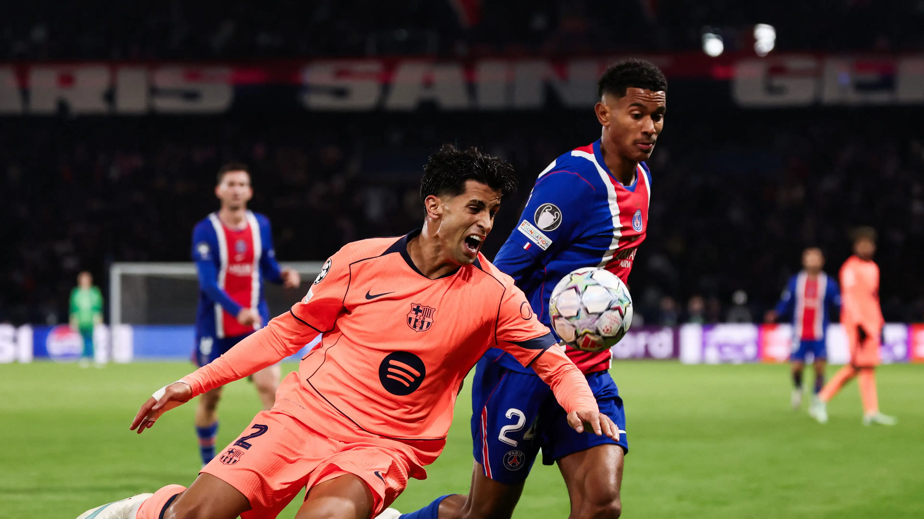 Cancelo meledak kepada para pengkritiknya: Turunlah ke lapangan jika kalian mampu!