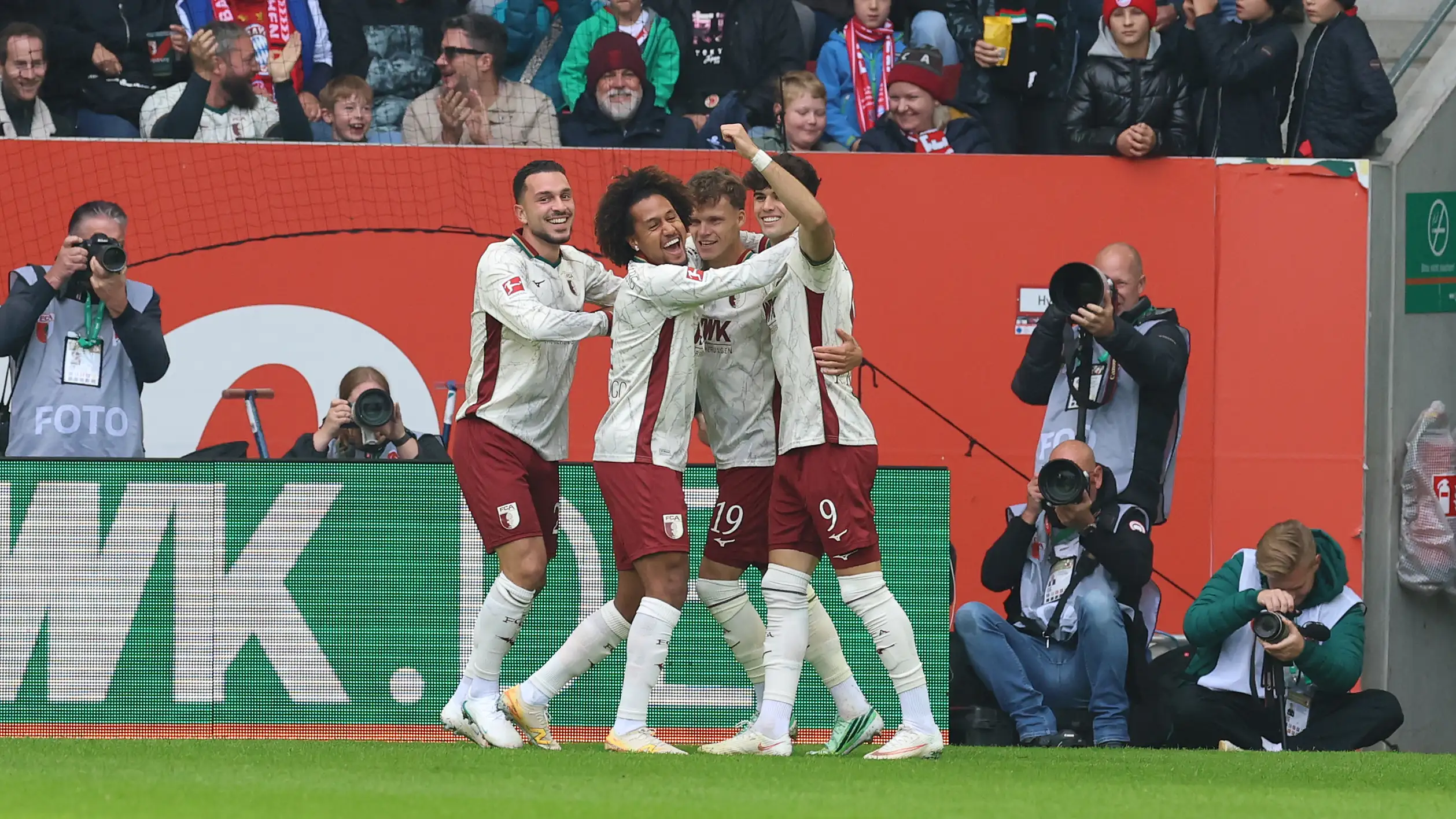 Blunder besar Manuel Neuer! Bayern Munchen kebobolan gol tercepat dalam sejarah Bundesliga di Augsburg