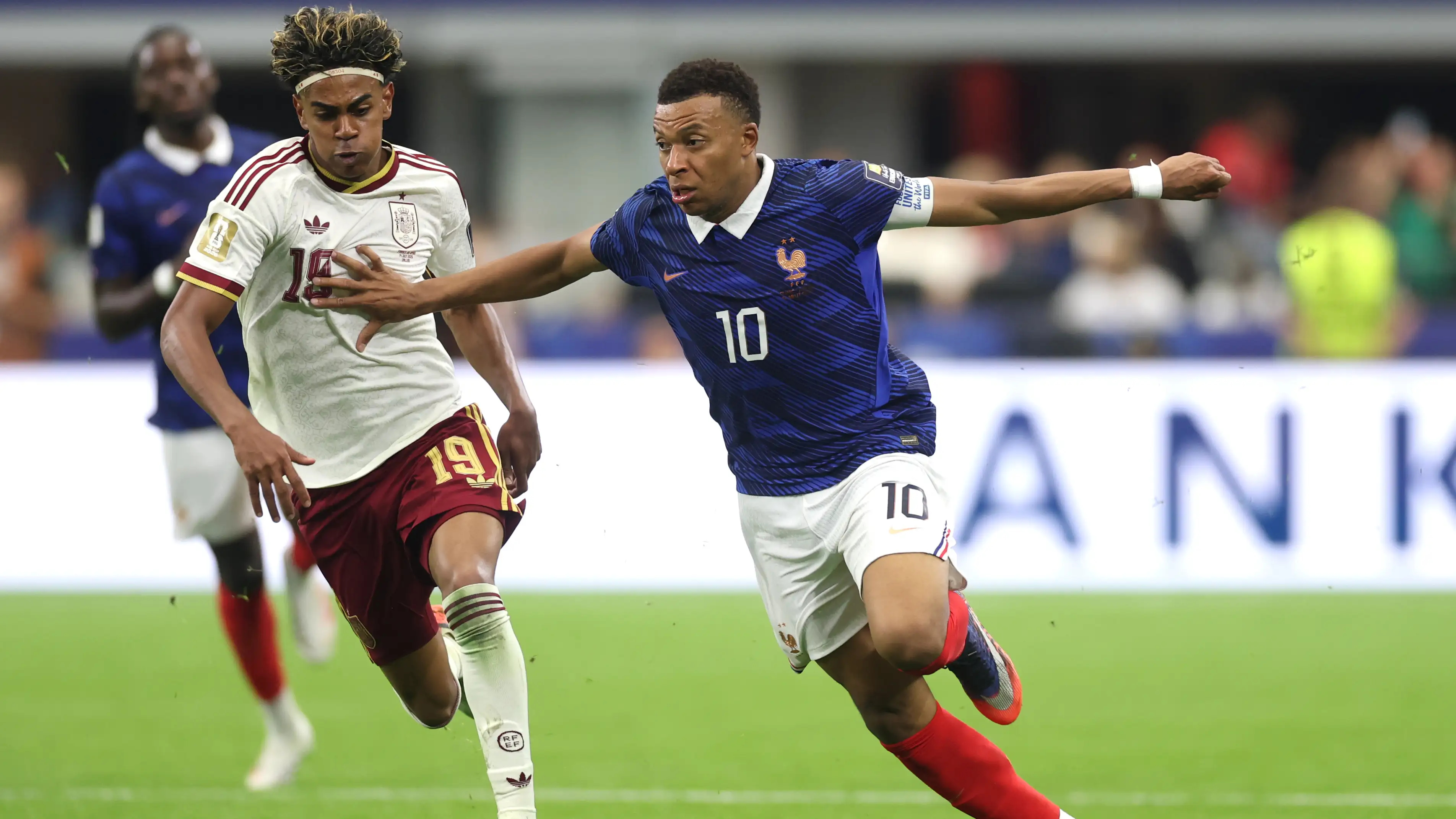 Yamal: Aku Mengalahkan Mbappe dalam Segala Hal, dan Kegemilanganku Melampaui Messi serta Ronaldo