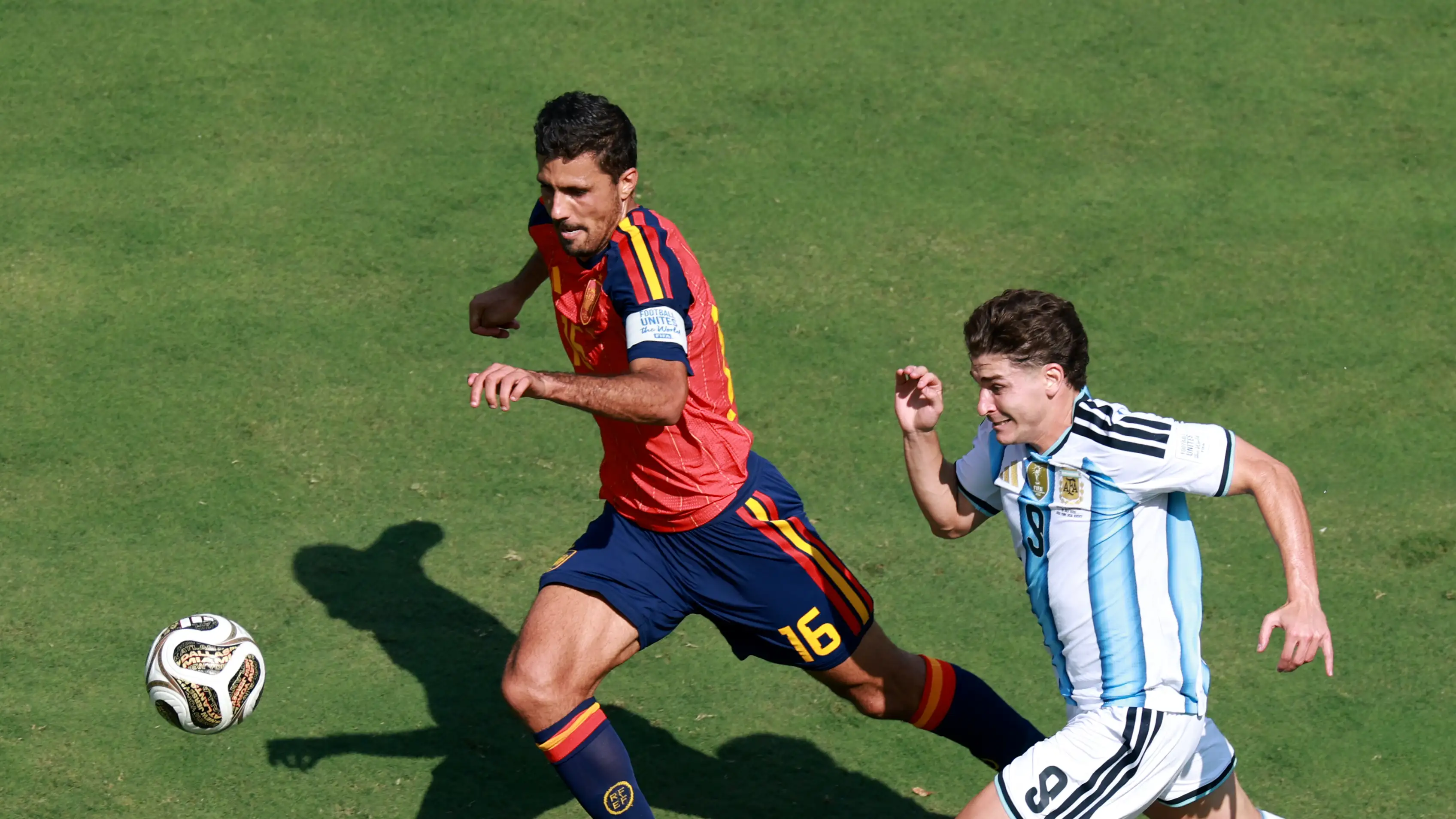 Petunjuk baru? Alvarez tanggapi kepindahan Rodri ke Barcelona