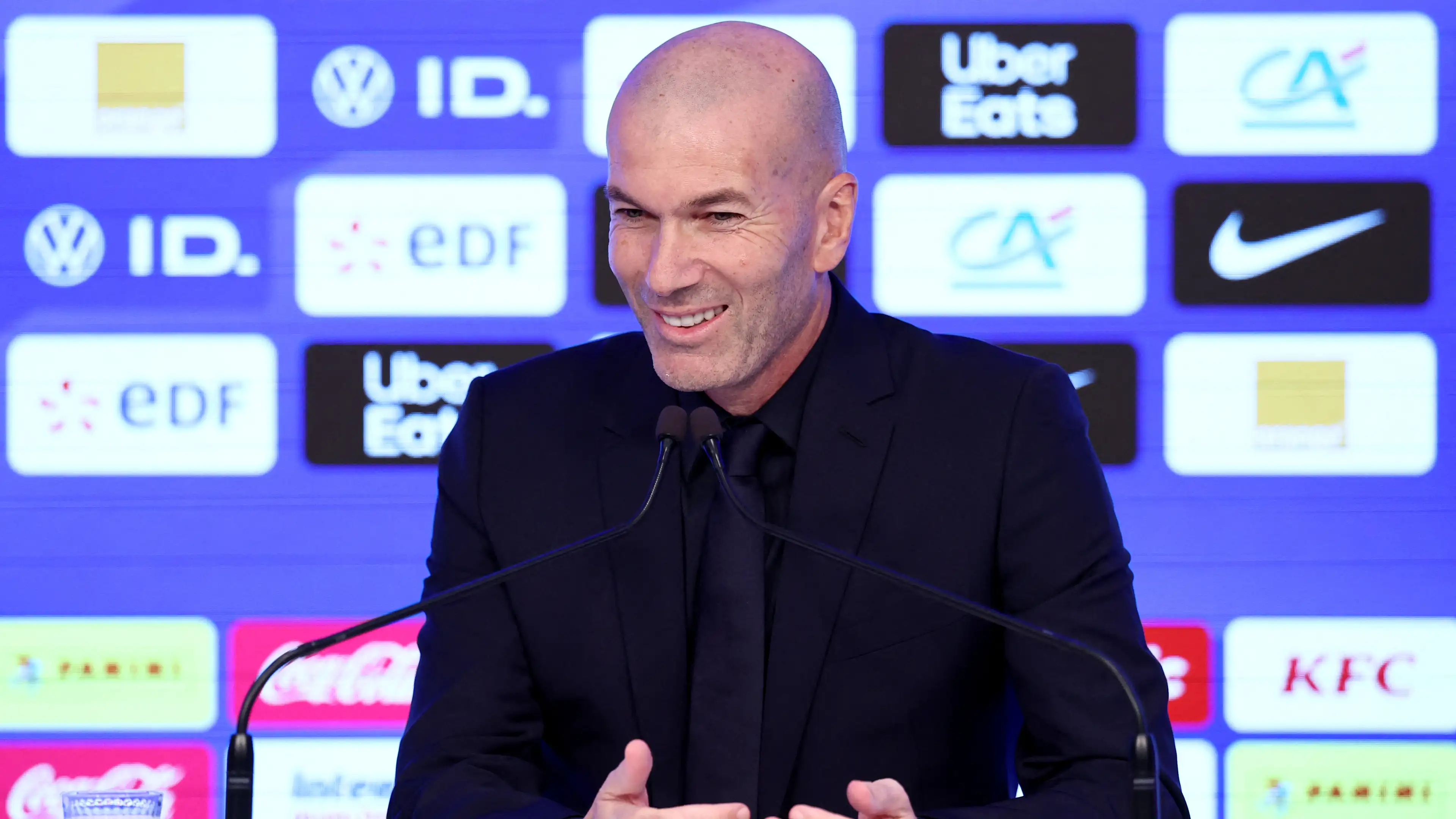 "Membuat sebagian orang marah dan memulai sebuah revolusi": Zidane mengusir para pengawal lama Deschamps