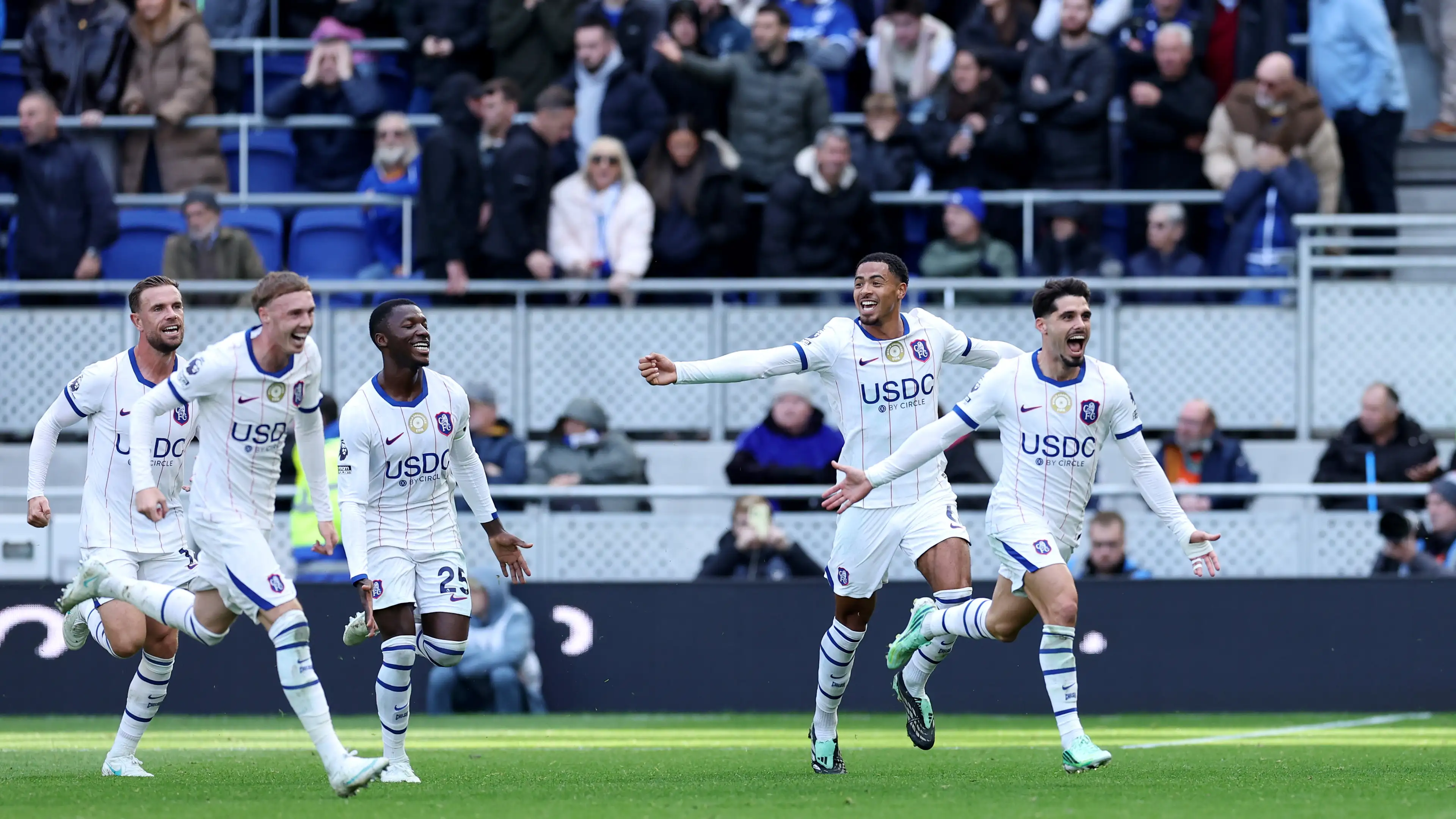 Video: Chelsea taklukkan Everton, dwigol Neto tak mampu menutupi adegan mengerikan dan kontroversi perwasitan
