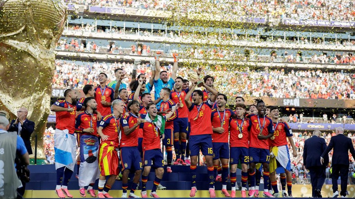 Pemain Spanyol Donasikan Bonus Juara Dunia ke Karyawan RFEF
