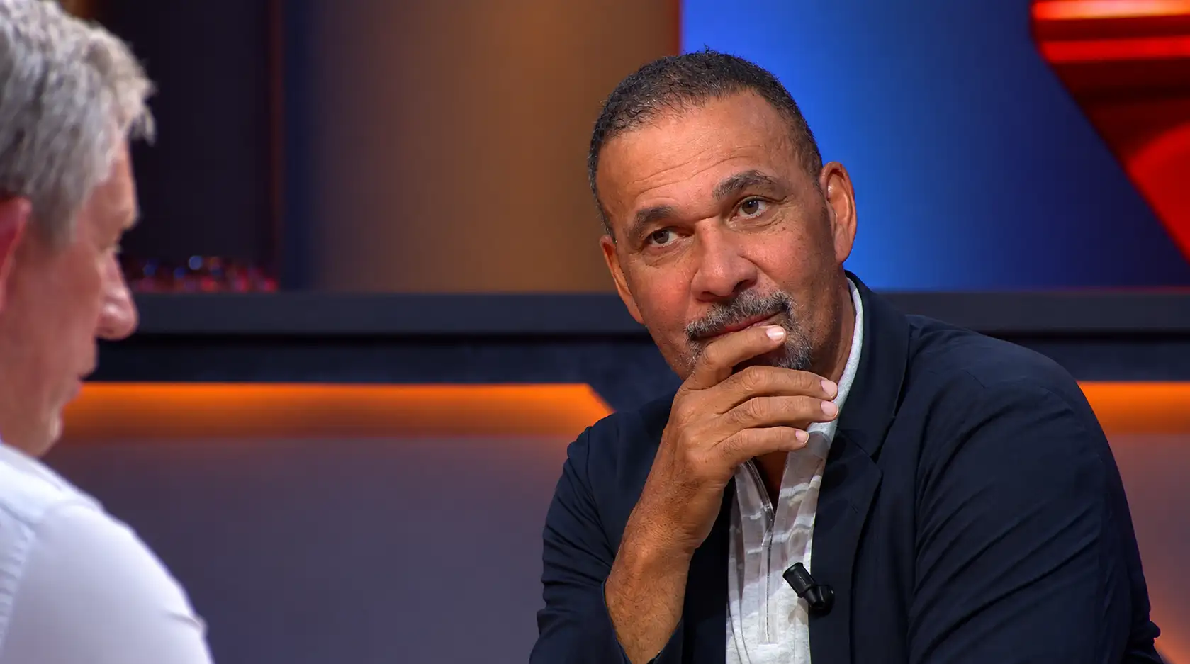 Gullit: "Maaf, tapi saya akan memberinya tekel tepat di wajahnya..."