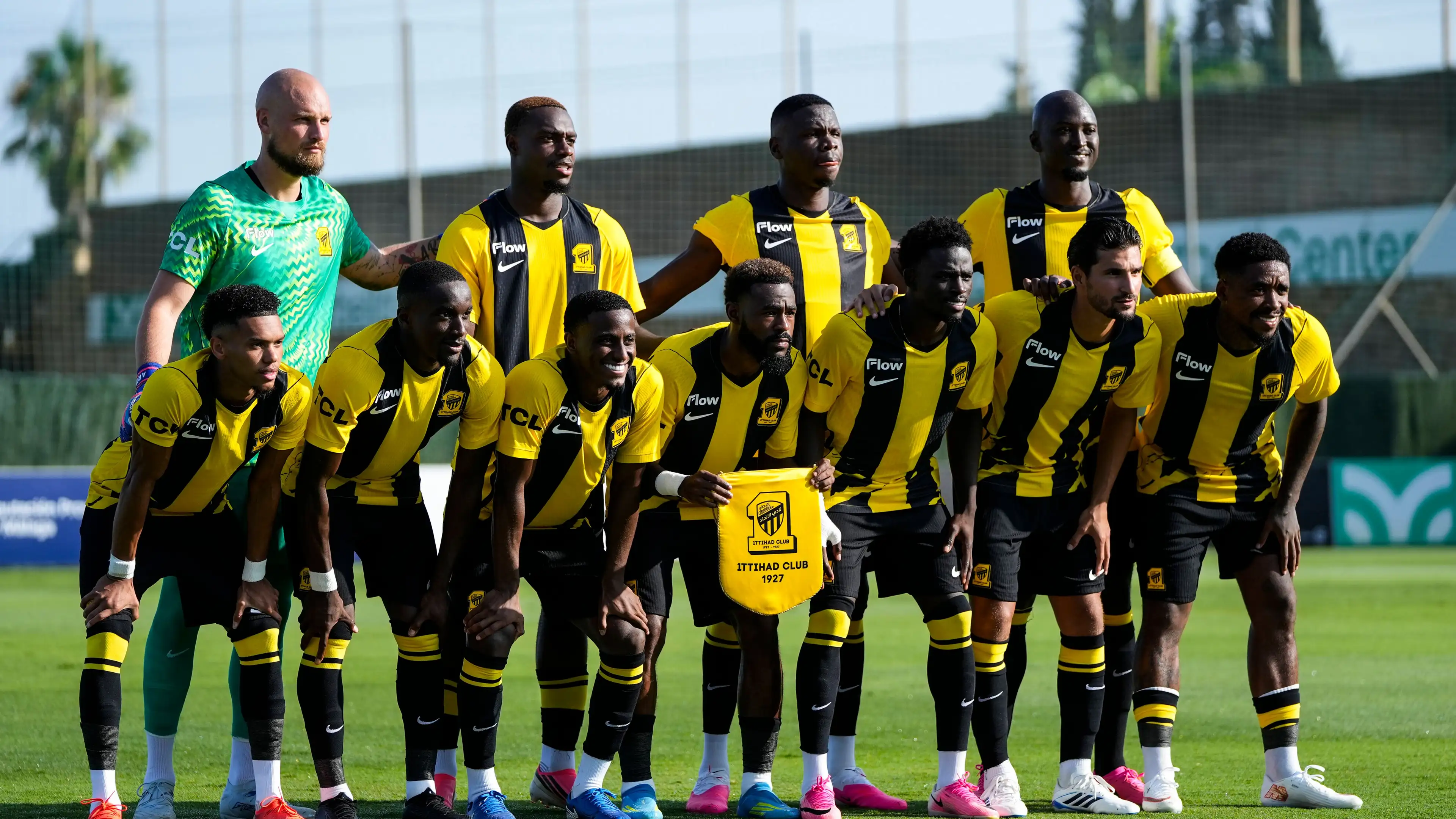 Meski "empat gol" Al Qadisiyah, Al Ittihad rebut kemenangan perdana dengan 10 pemain