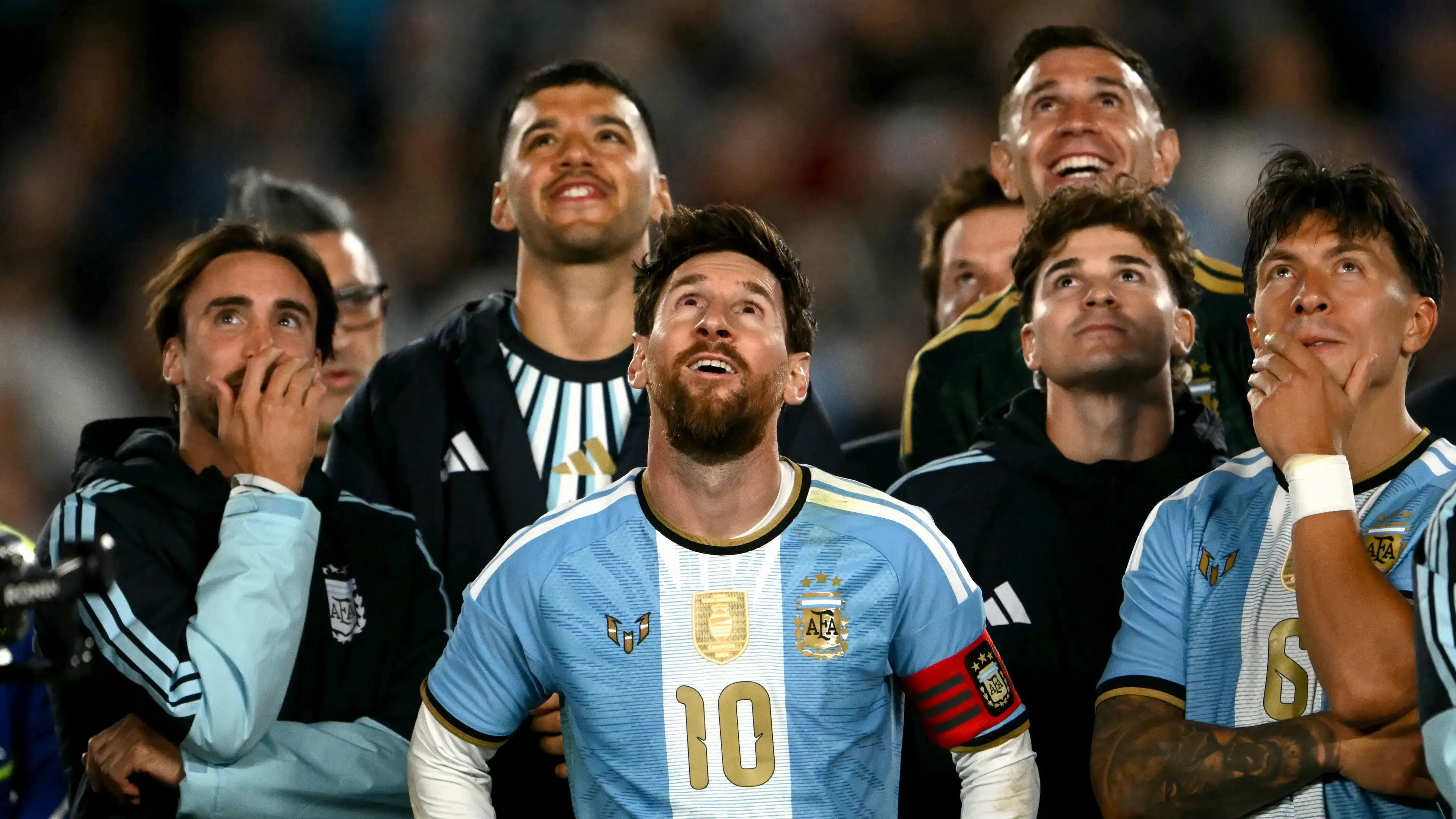 Penghormatan istimewa dengan kenangan Qatar: River Plate memberi kejutan untuk Messi