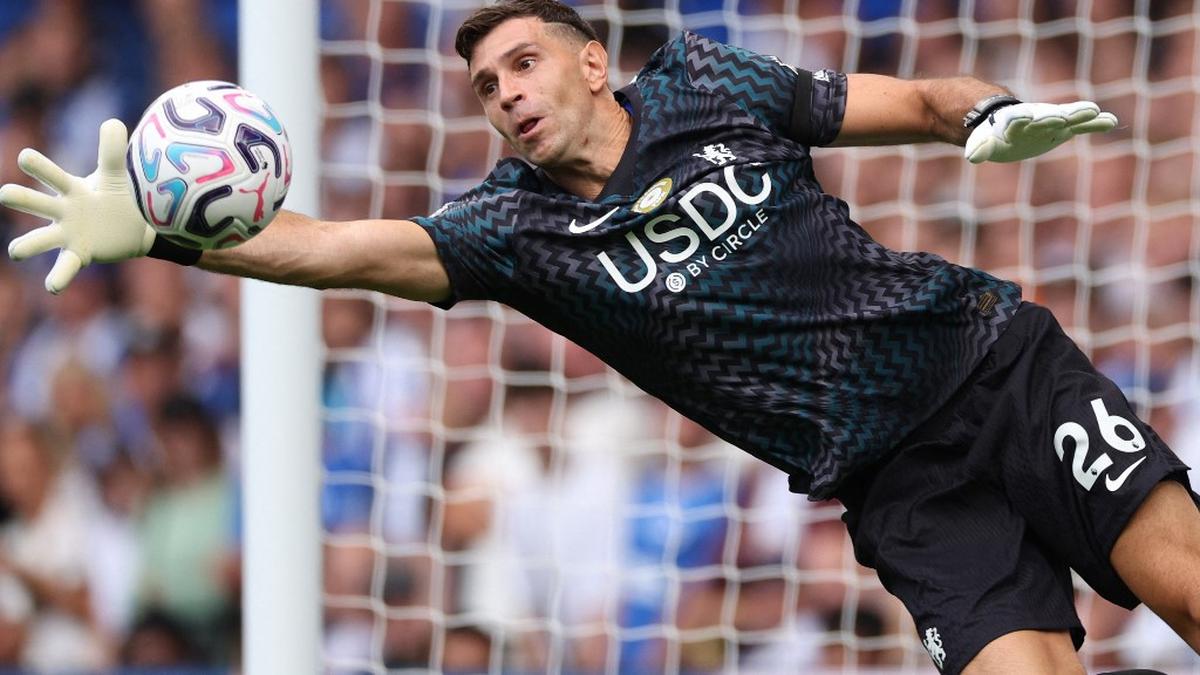 Emiliano Martinez Operasi Rahang, Ini Daftar Laga Chelsea yang Dilewatkan