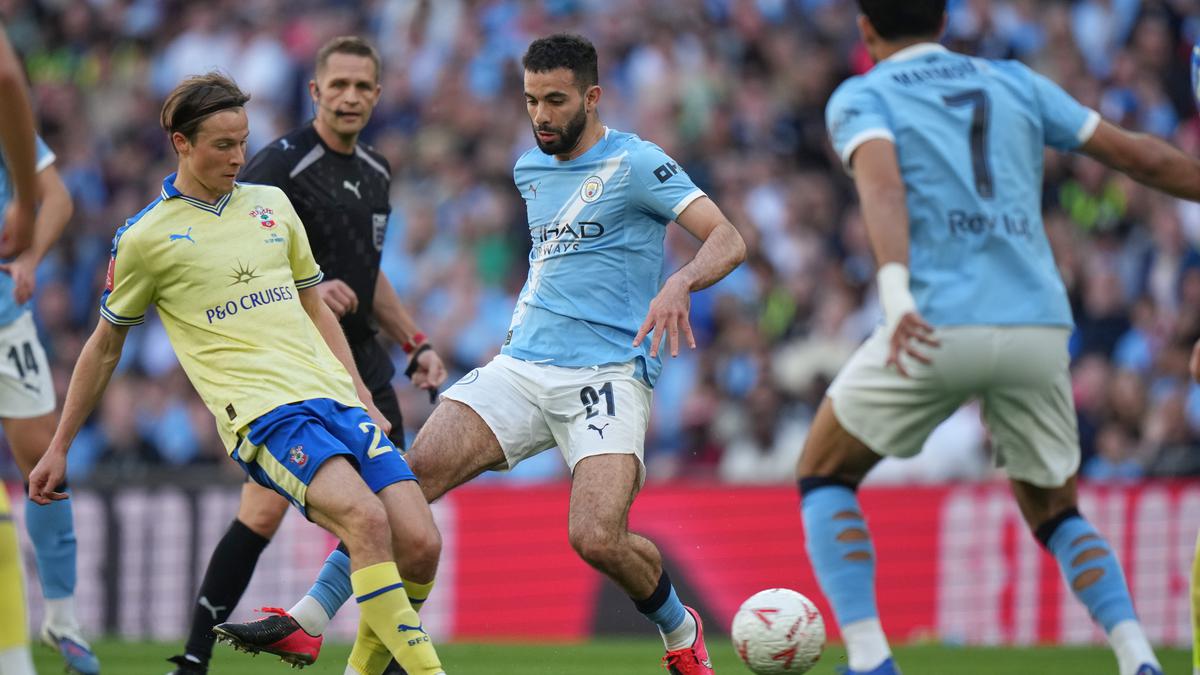 Manchester United Bidik Rayan Ait-Nouri, Bek Manchester City Bisa Membelot Januari