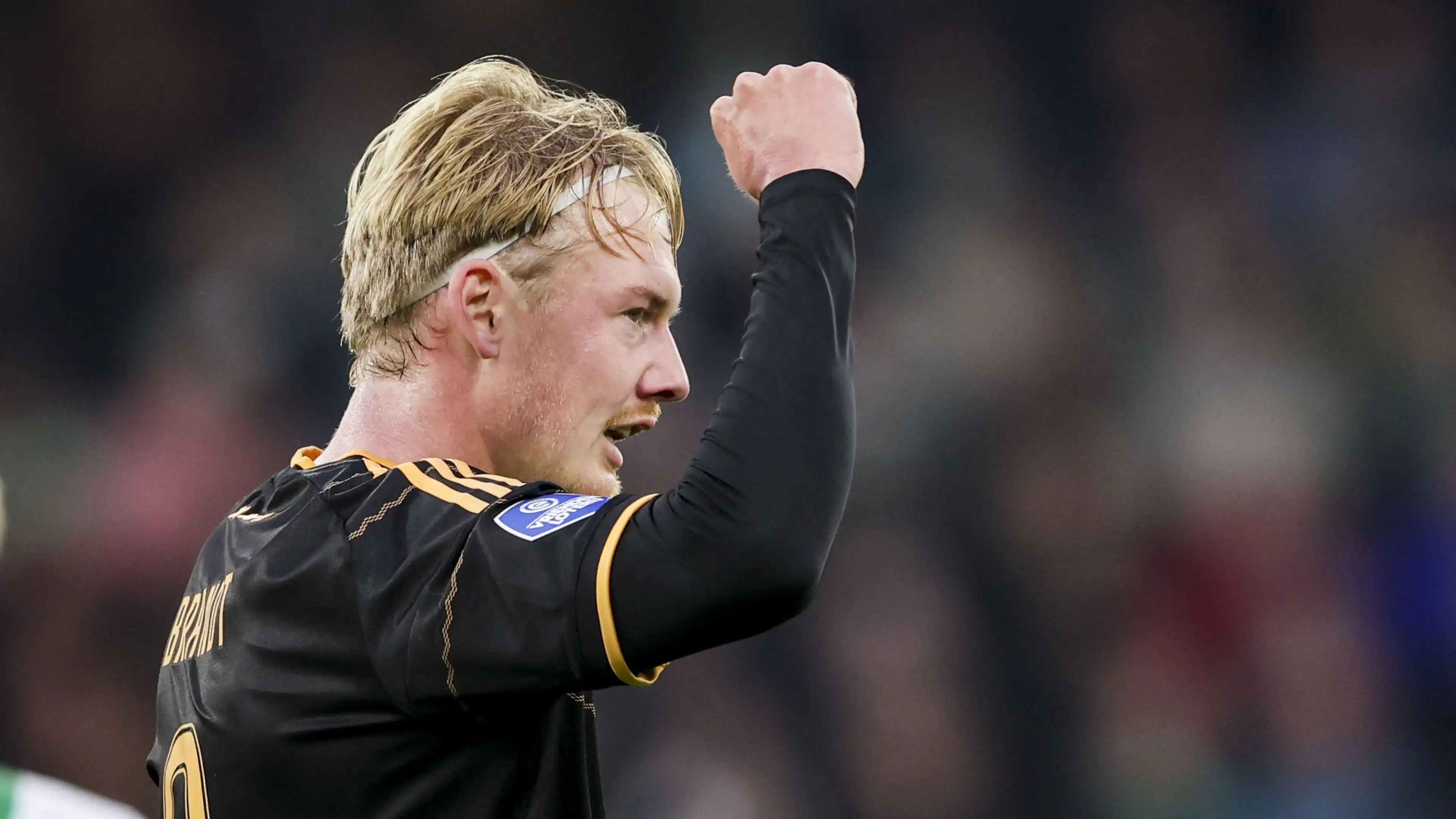"Jangan ganggu saya dengan omong kosong itu": Julian Brandt balas kritik Rafael van der Vaart