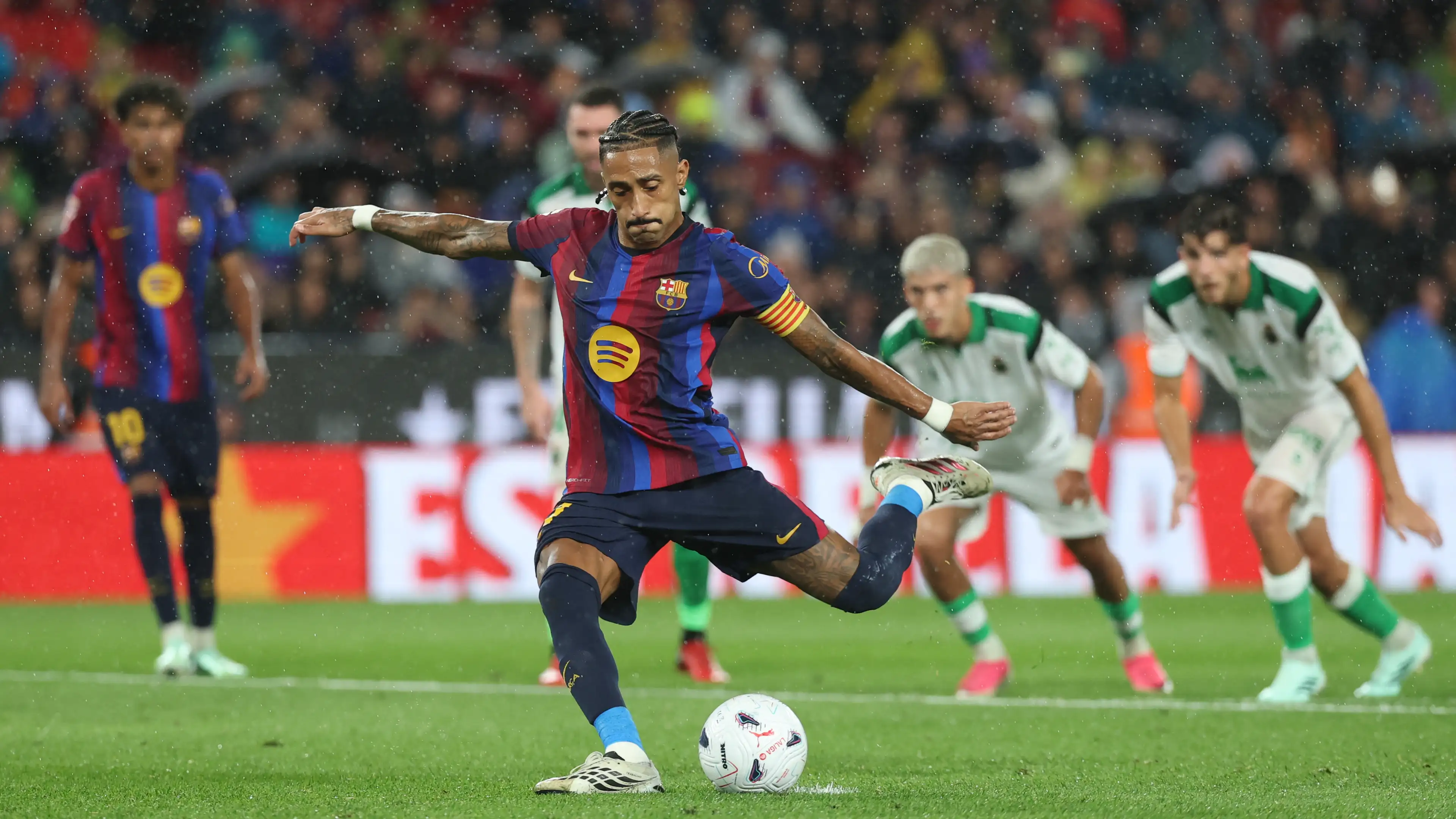 Setelah 24 jam, "hat-trick" Raphinha menggeser Mbappe dari puncak daftar top skor