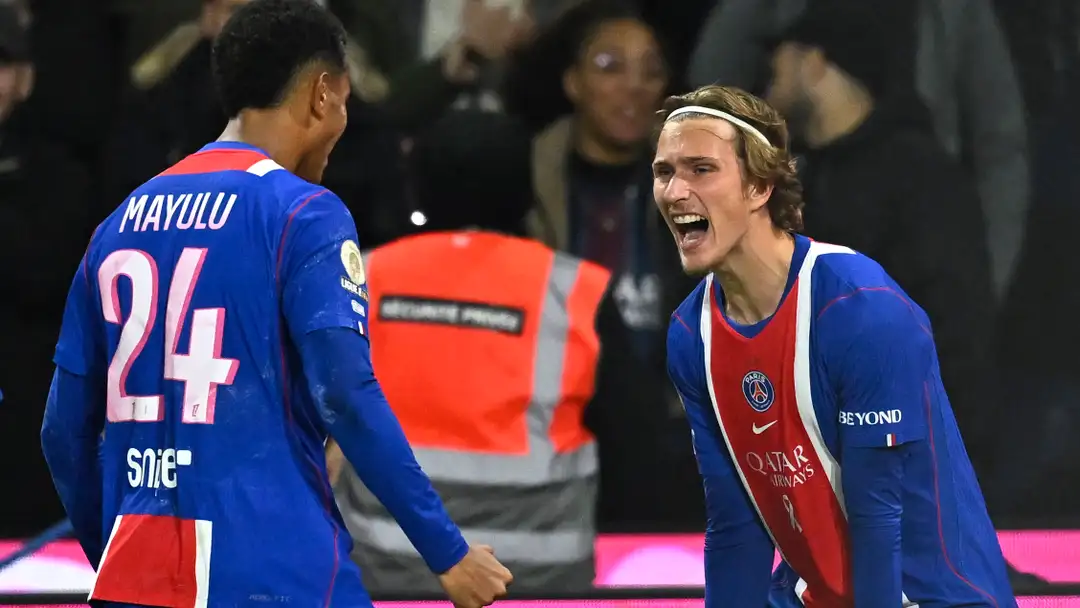 Rapor pemain PSG vs Lyon: Senny Mayulu dan Mika Godts cetak gol di pengujung laga, pemain pengganti amankan posisi puncak