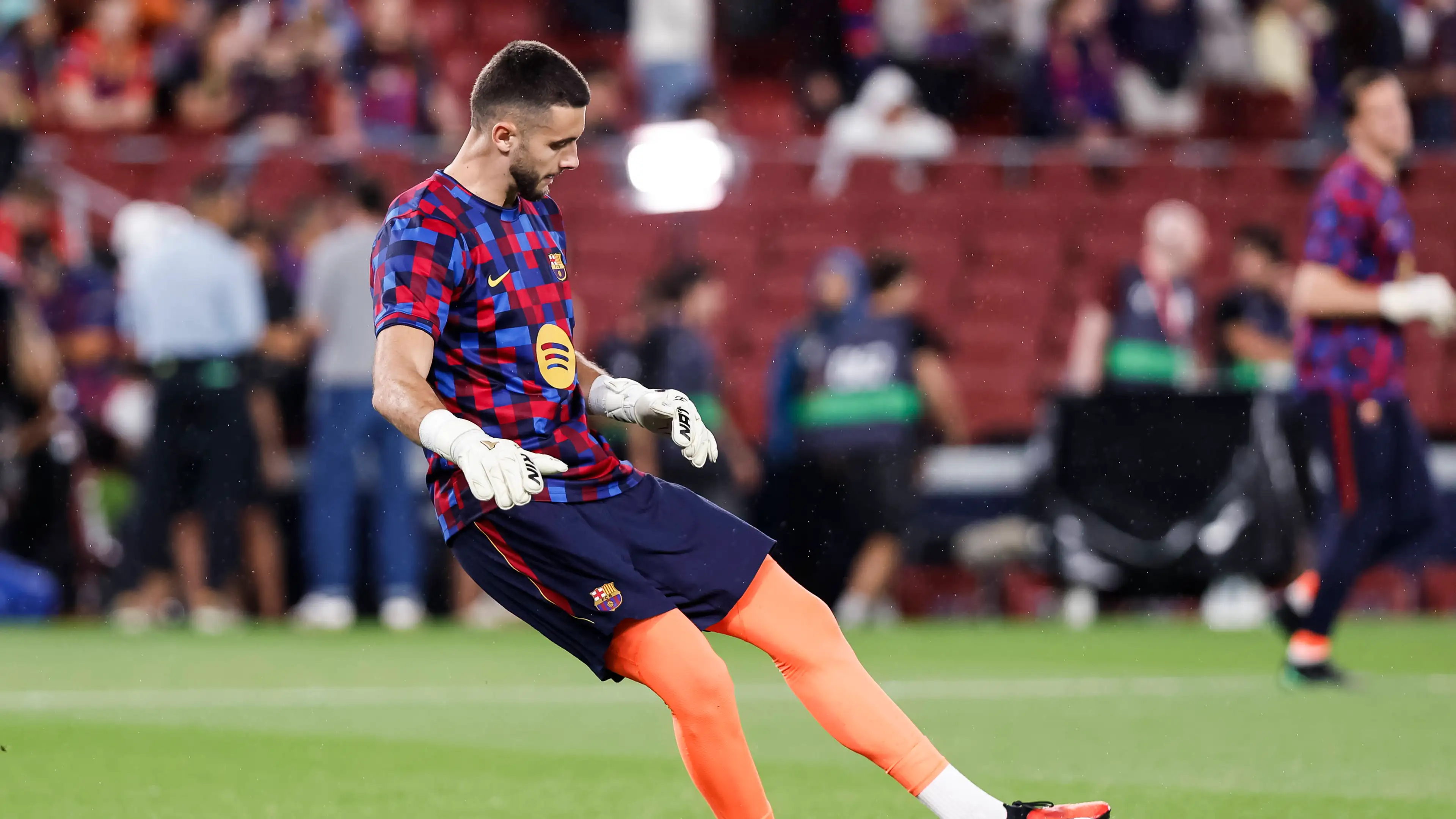 Apakah Ia Absen di Laga Sevilla? Rahasia Penggantian Joan Garcia pada Malam Kemenangan Tujuh Gol Barcelona