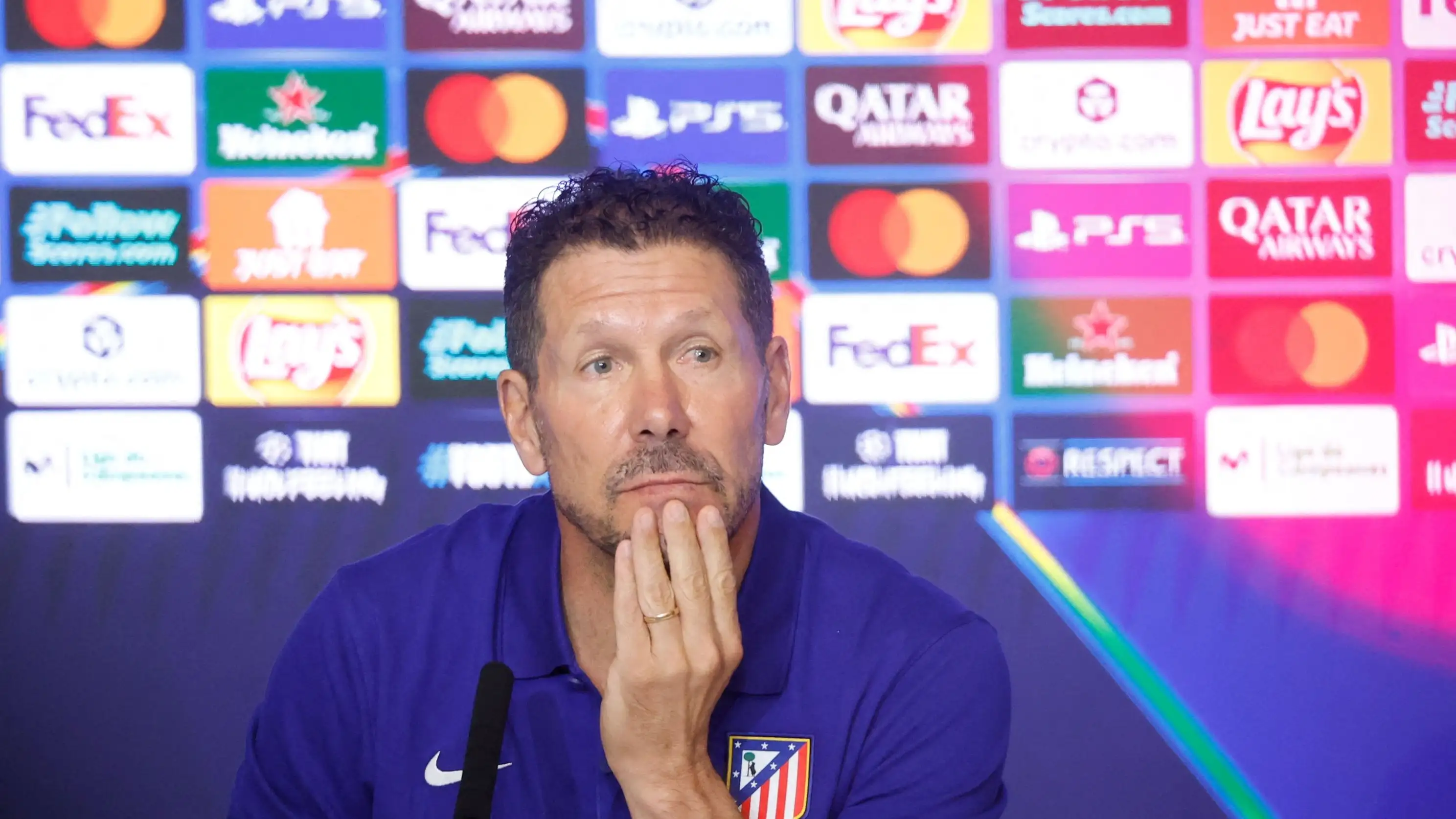 Dengan satu kata: Simeone menghindari komentar soal sanksi Vinicius