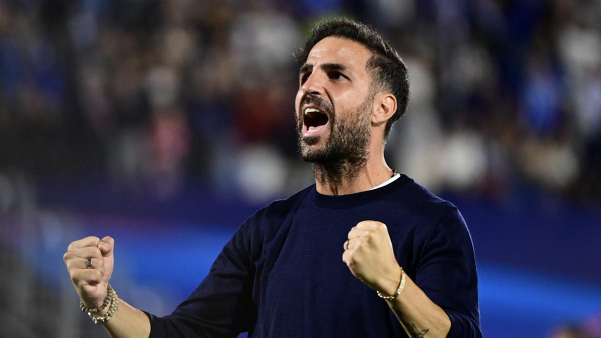 Cesc Fabregas Dapat Pesan dari Barcelona, Pintu Camp Nou Mulai Terbuka