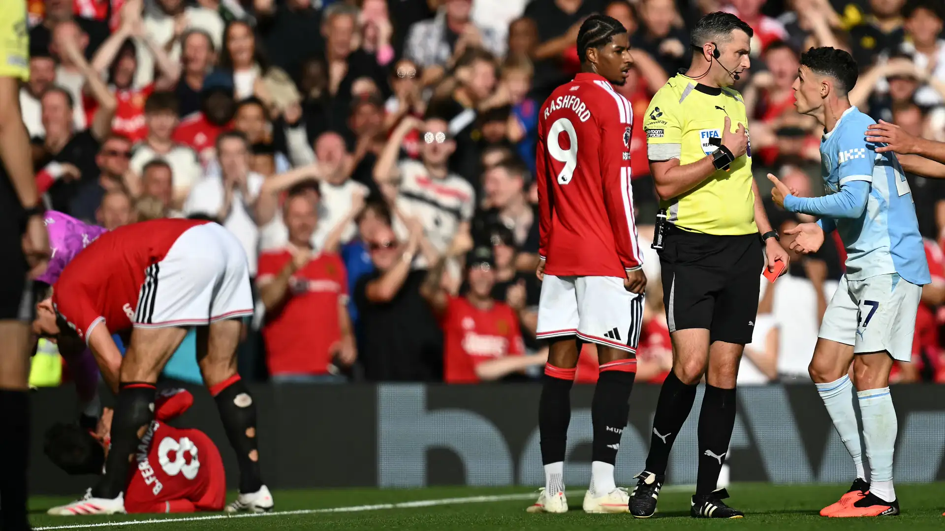 51 tahun: suporter Manchester United kembali melontarkan ejekan pedas kepada City