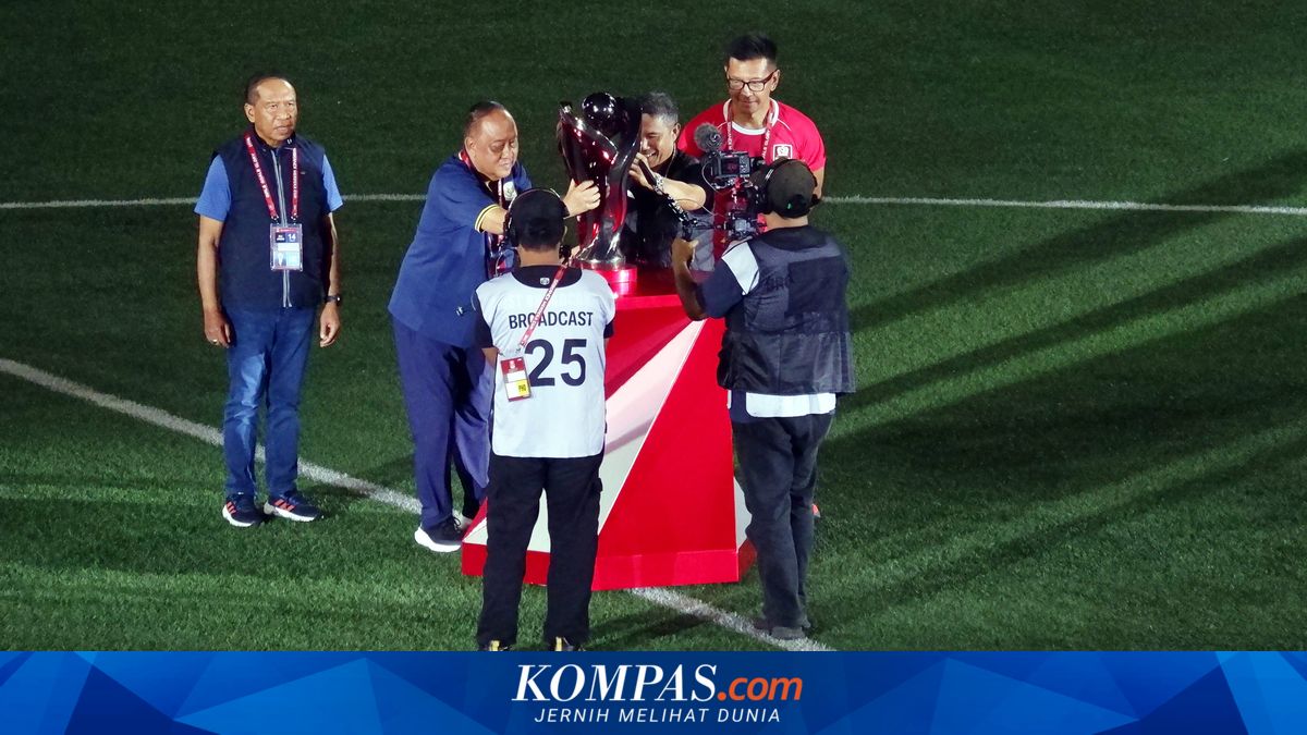 Srikandi Merdeka Cup Resmi Dibuka, Sekjen PSSI dan Ketua KONI Antar Piala