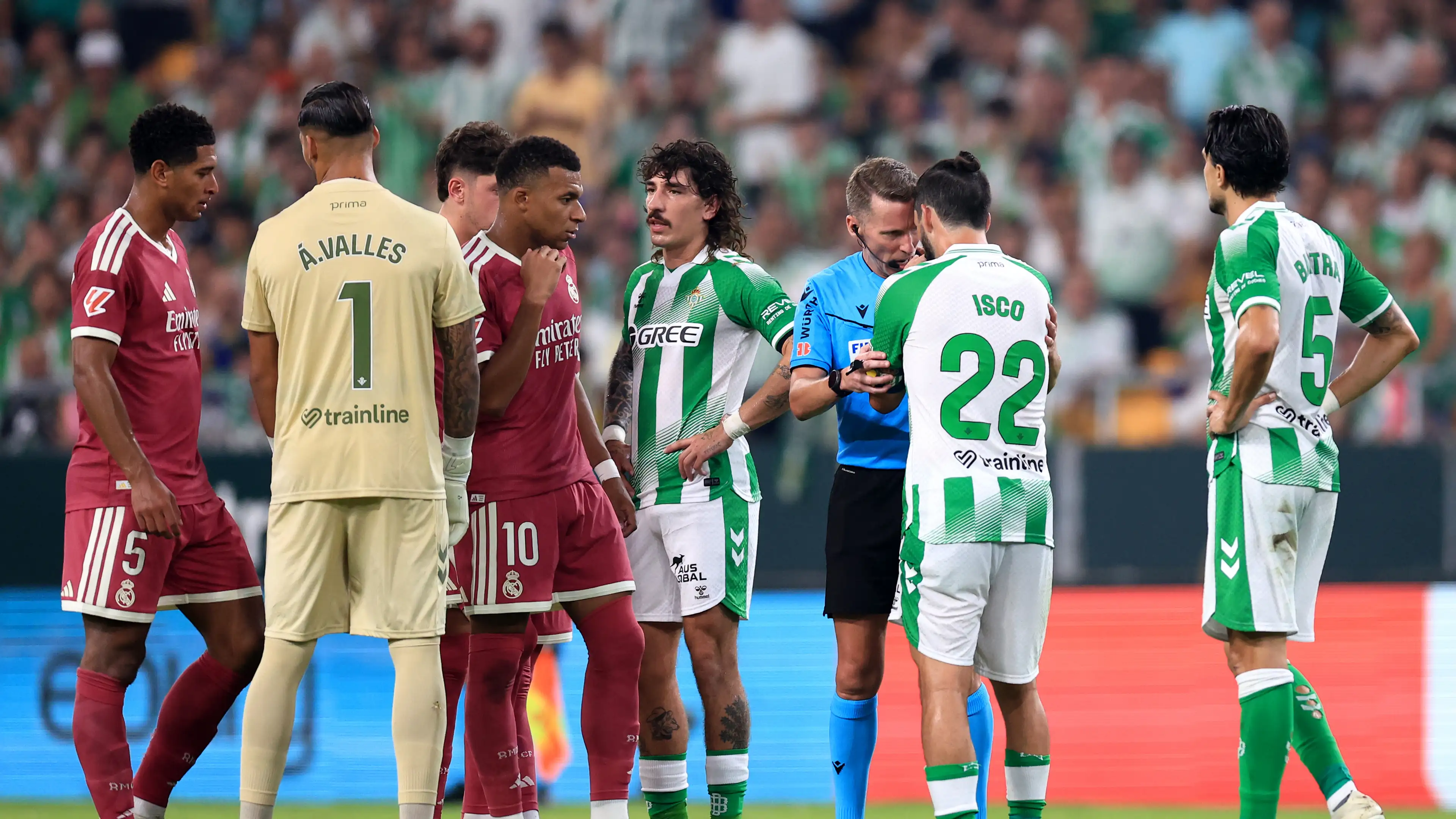 Menguntungkan Madrid? Keputusan wasit kontroversial mengguncang stadion Betis, Mourinho tunjukkan wajah aslinya