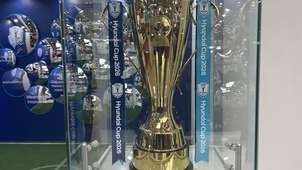 Trofi Piala AFF Dipamerkan di GIIAS 2026, Euforia Bertahan meski Timnas Indonesia Tersingkir