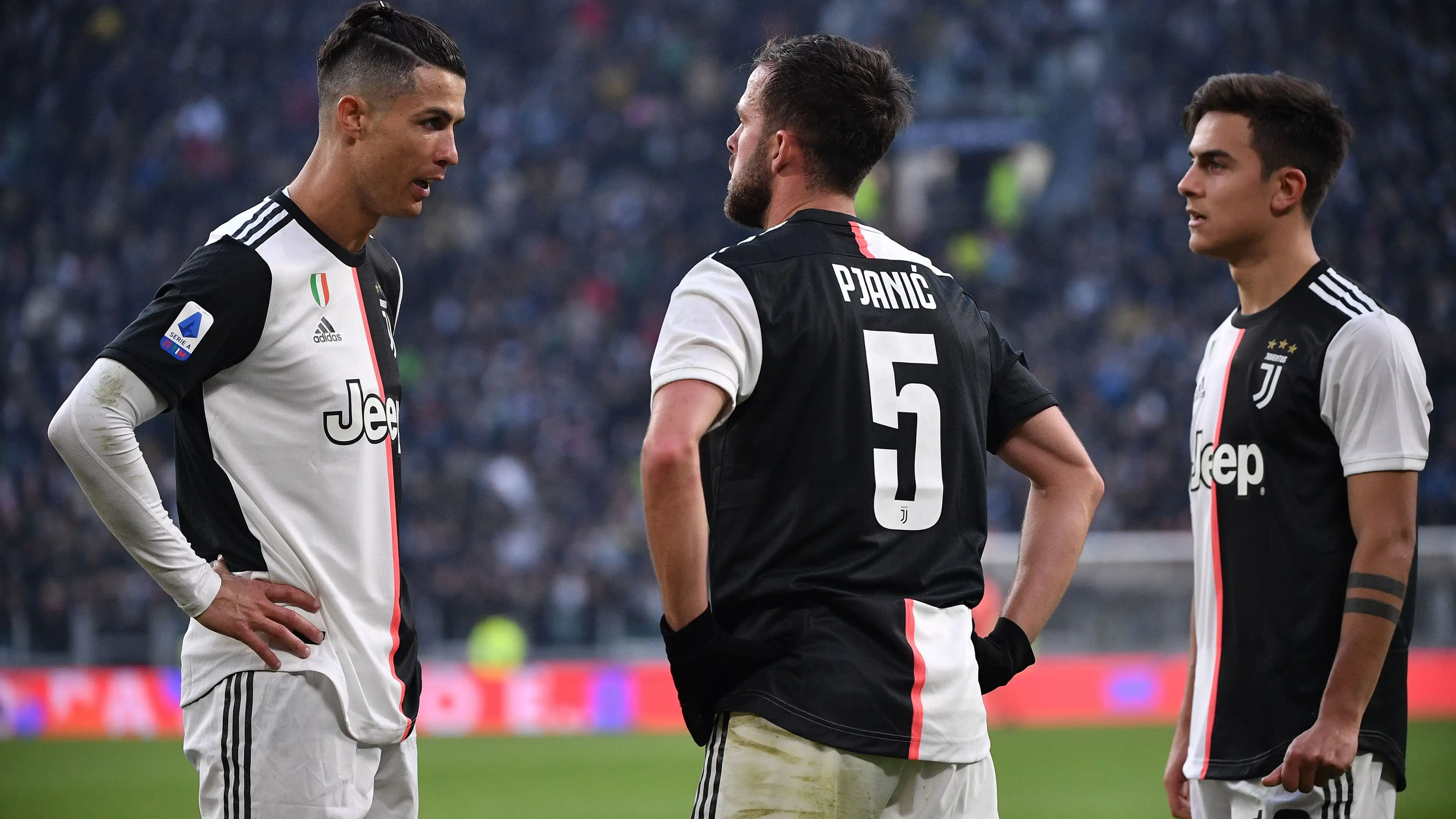 Meski rekornya buruk: Bagaimana Allegri menipu Ronaldo, sang "diktator" tendangan bebas?