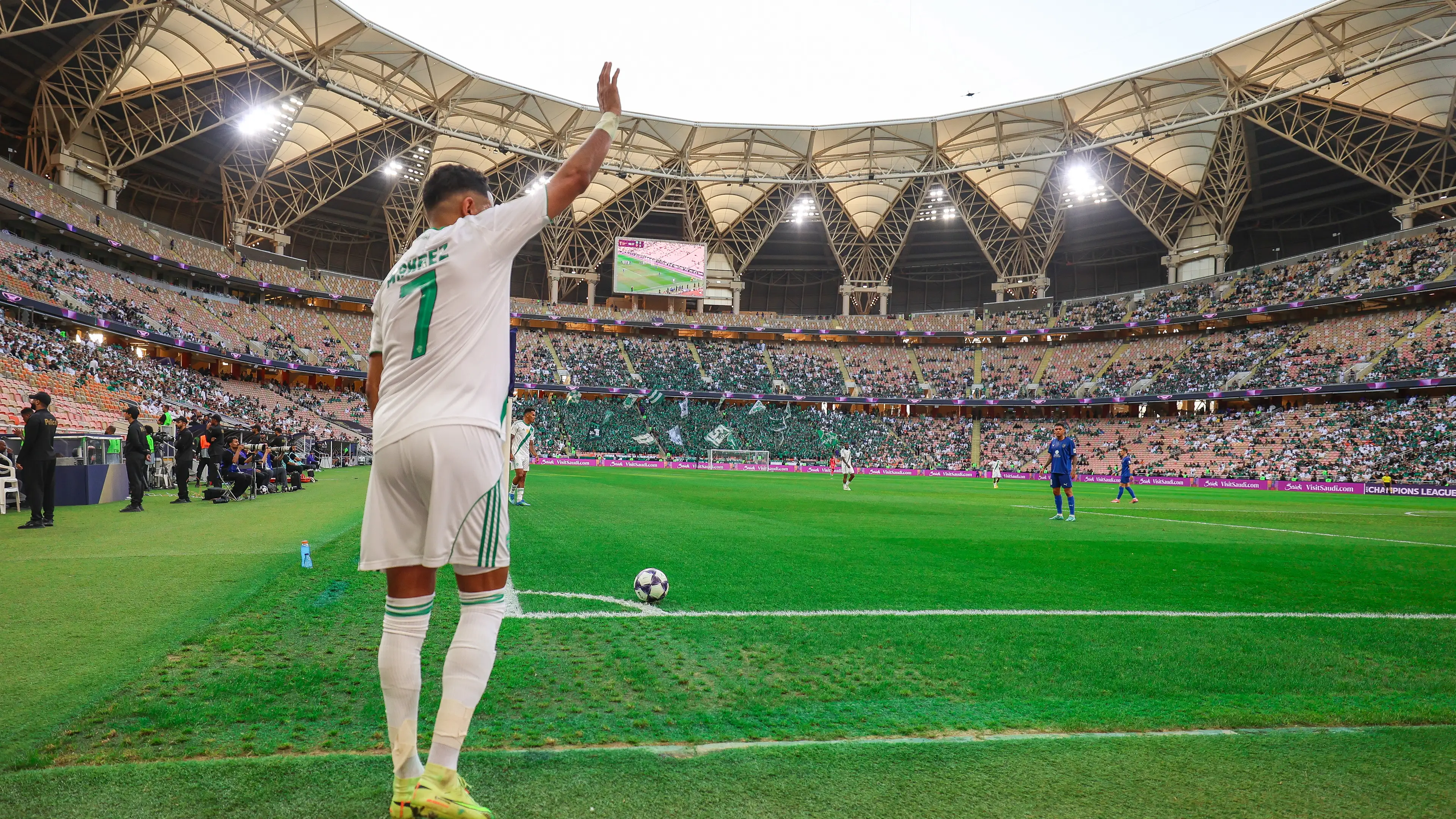 Video: Riyad Mahrez Hidupkan Kembali Memori Sihirnya di Al-Ahli Lewat Dua Gol Bersama Al-Hilal