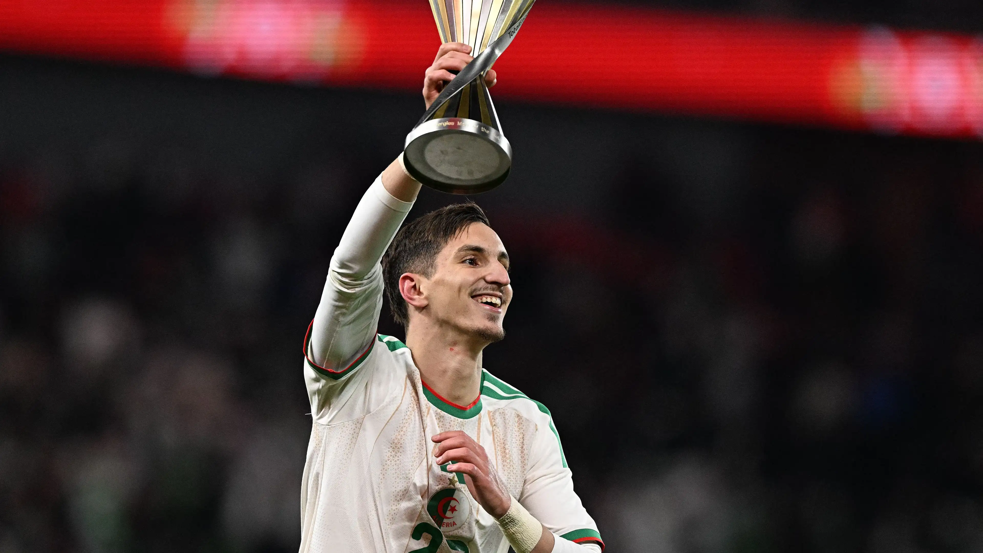 Video: Ala Messi, Adel Boulbina Akhiri Puasa 8 Bulan bersama Timnas Aljazair