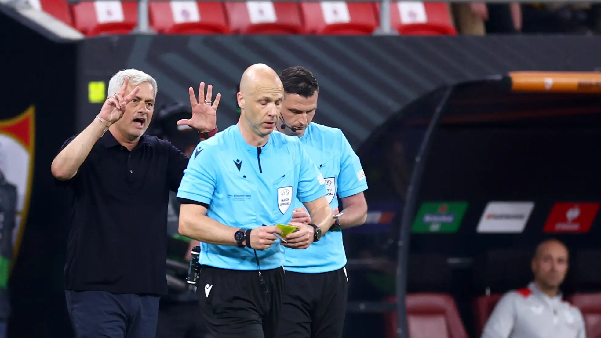 Mourinho buka kembali catatan amarah menghadapi Sevilla: kisah "aib" dan 13 tuduhan terhadap perangkat pertandingan