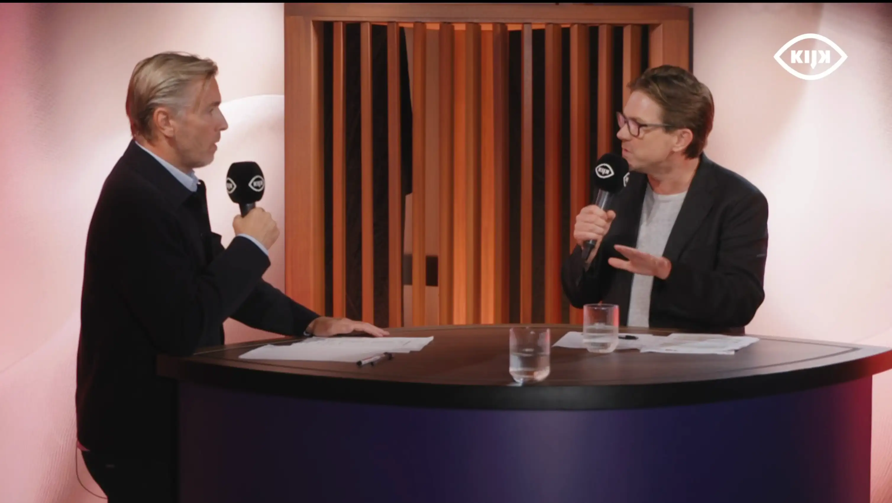 Pesan Johnny de Mol setelah siaran streaming Ajax yang buruk total disambut sangat negatif oleh para penonton