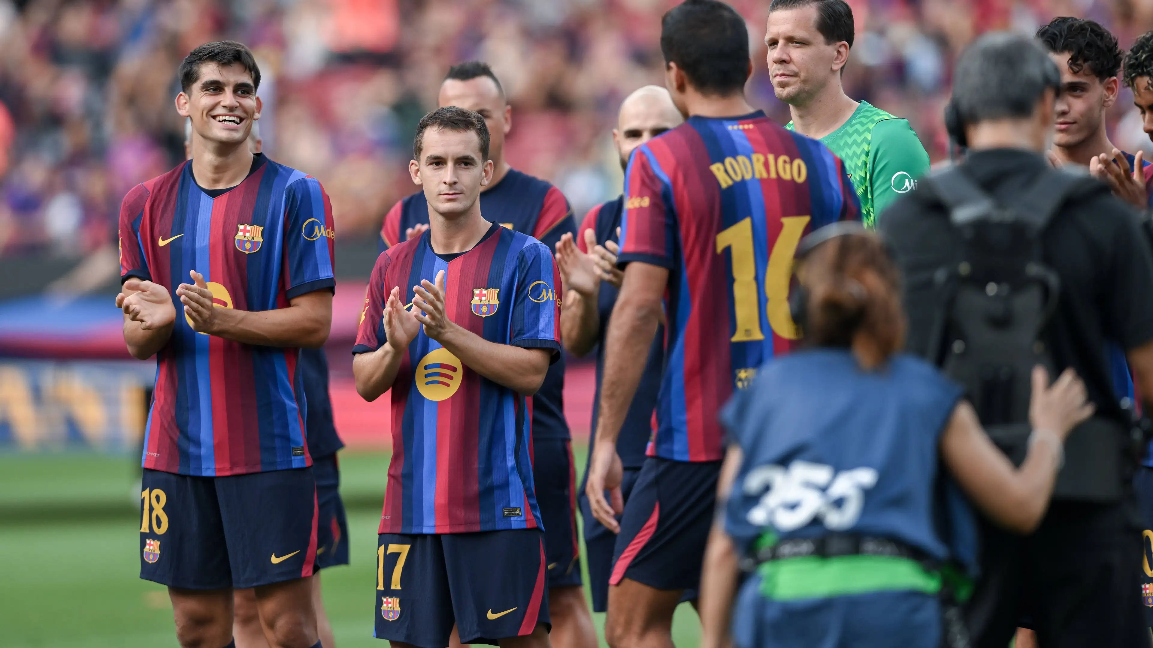 Persaingan memanas: 5 klub Inggris menanti keputusan pemain Barcelona