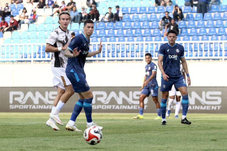 Arema FC Libas RANS Nusantara FC 2-0, Tes Singo Edan Tanpa Striker Murni