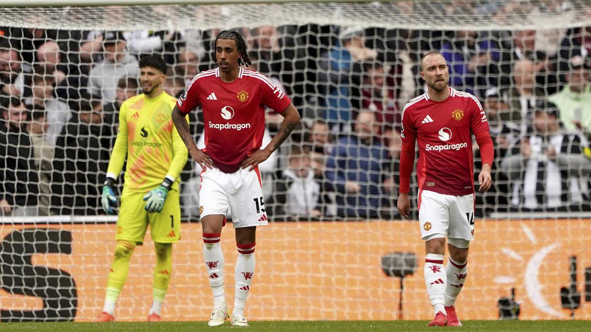 Manchester United Siapkan 3 Bek Pengganti Leny Yoro