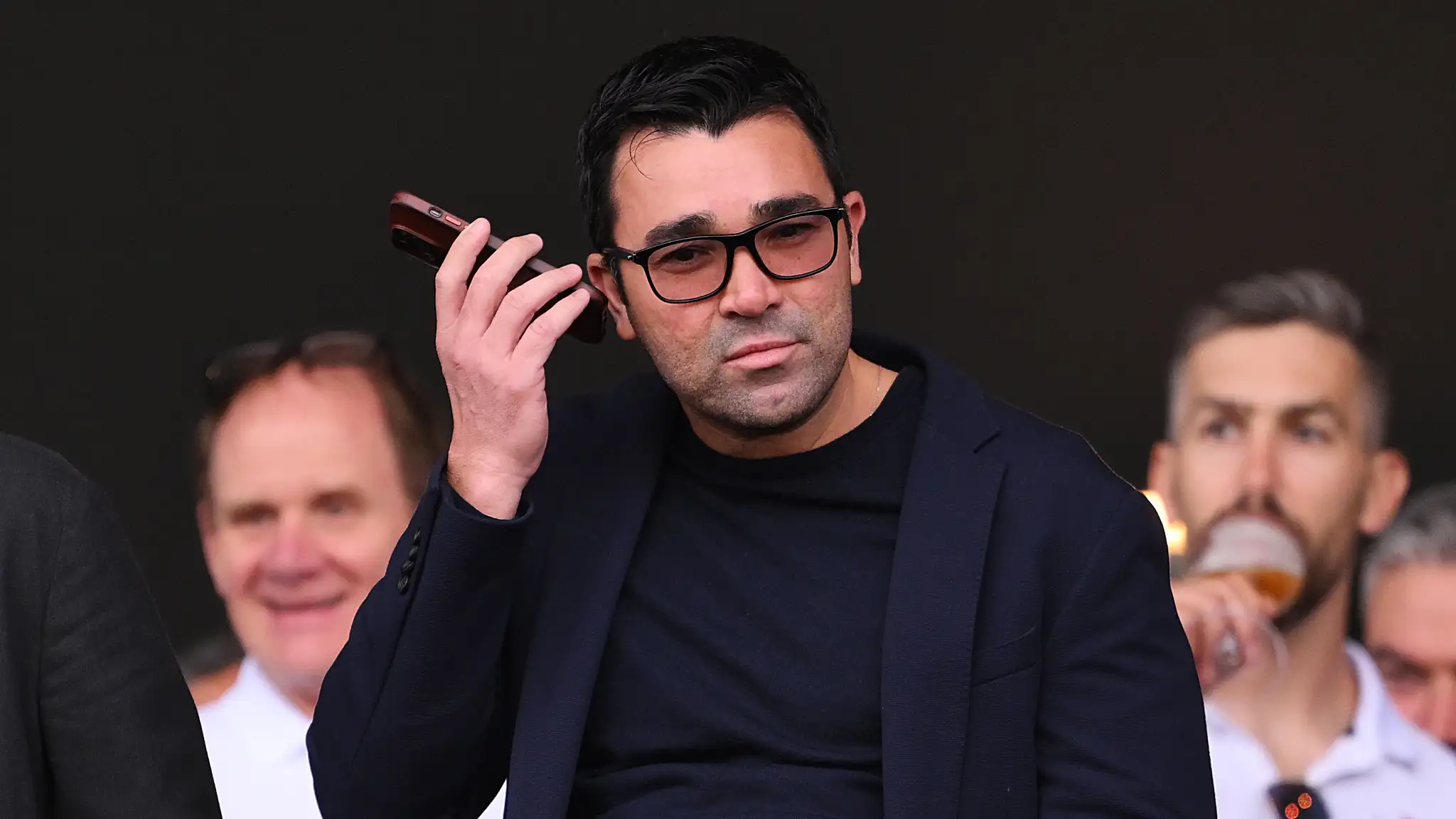 Deco berusaha melepas pemain Barcelona, Mendes mencari jalan keluar