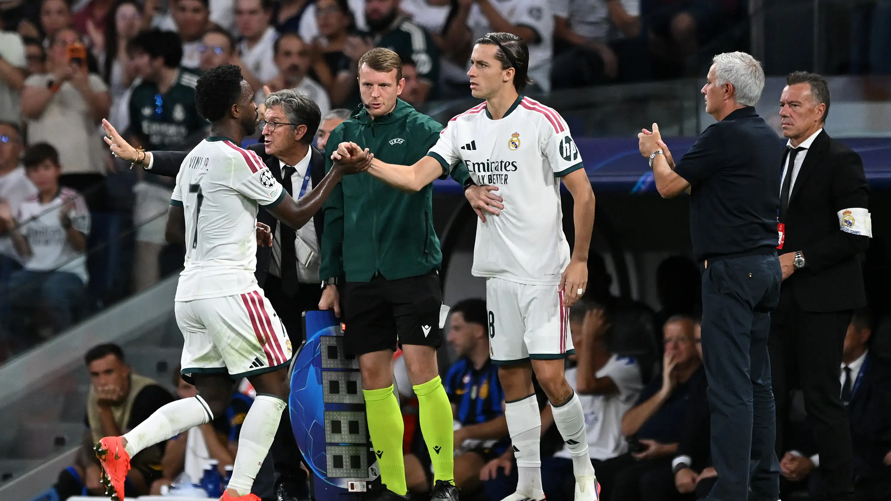 Kisah lengkap kejatuhan Vinicius di Bernabeu: bagaimana ia menjadi "musuh favorit" para pendukung Los Blancos?