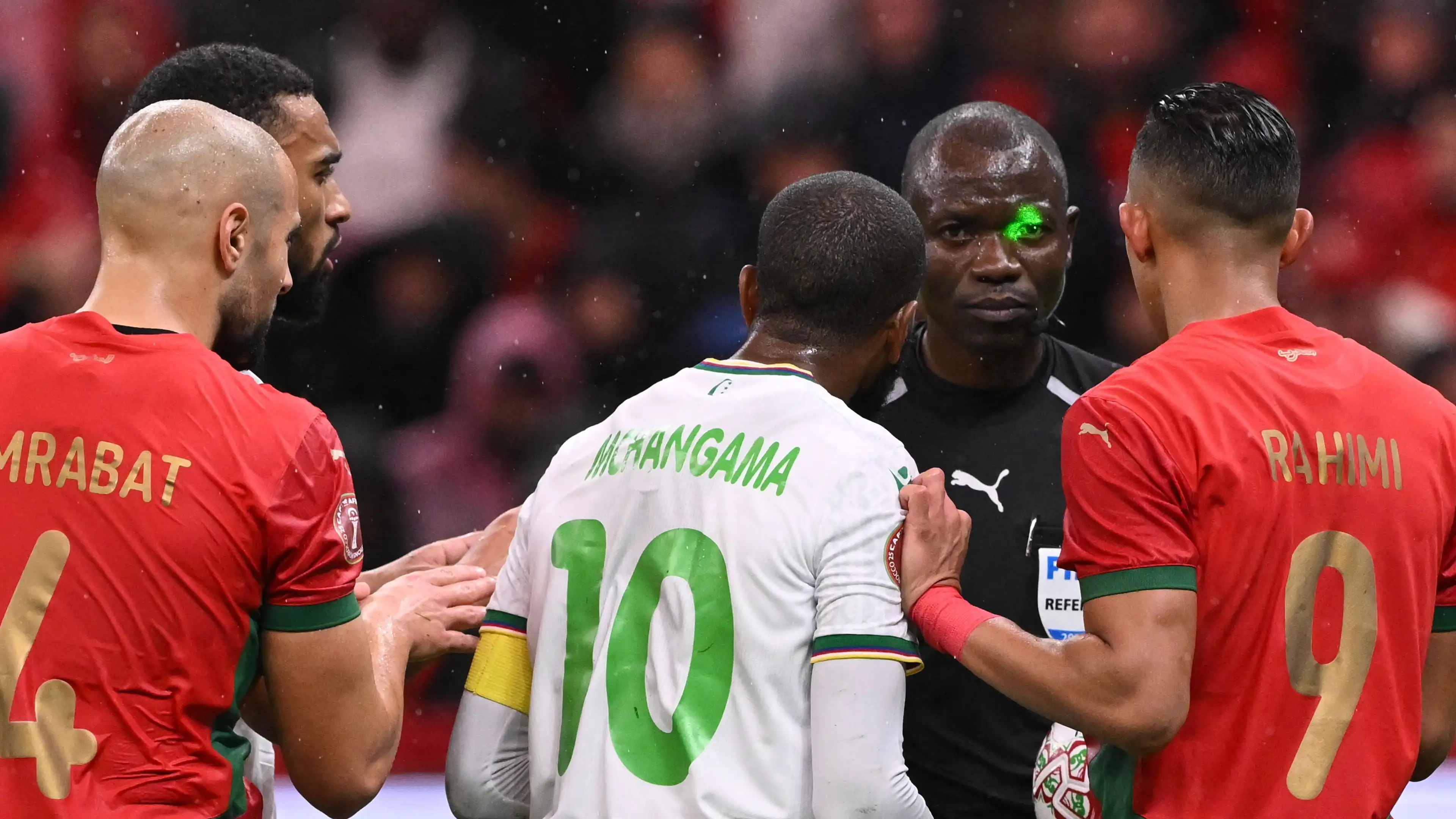 Video: Apakah wasit berpihak ke Maroko? Mostafa Hadji jawab pertanyaan Kooora dengan jawaban ambigu