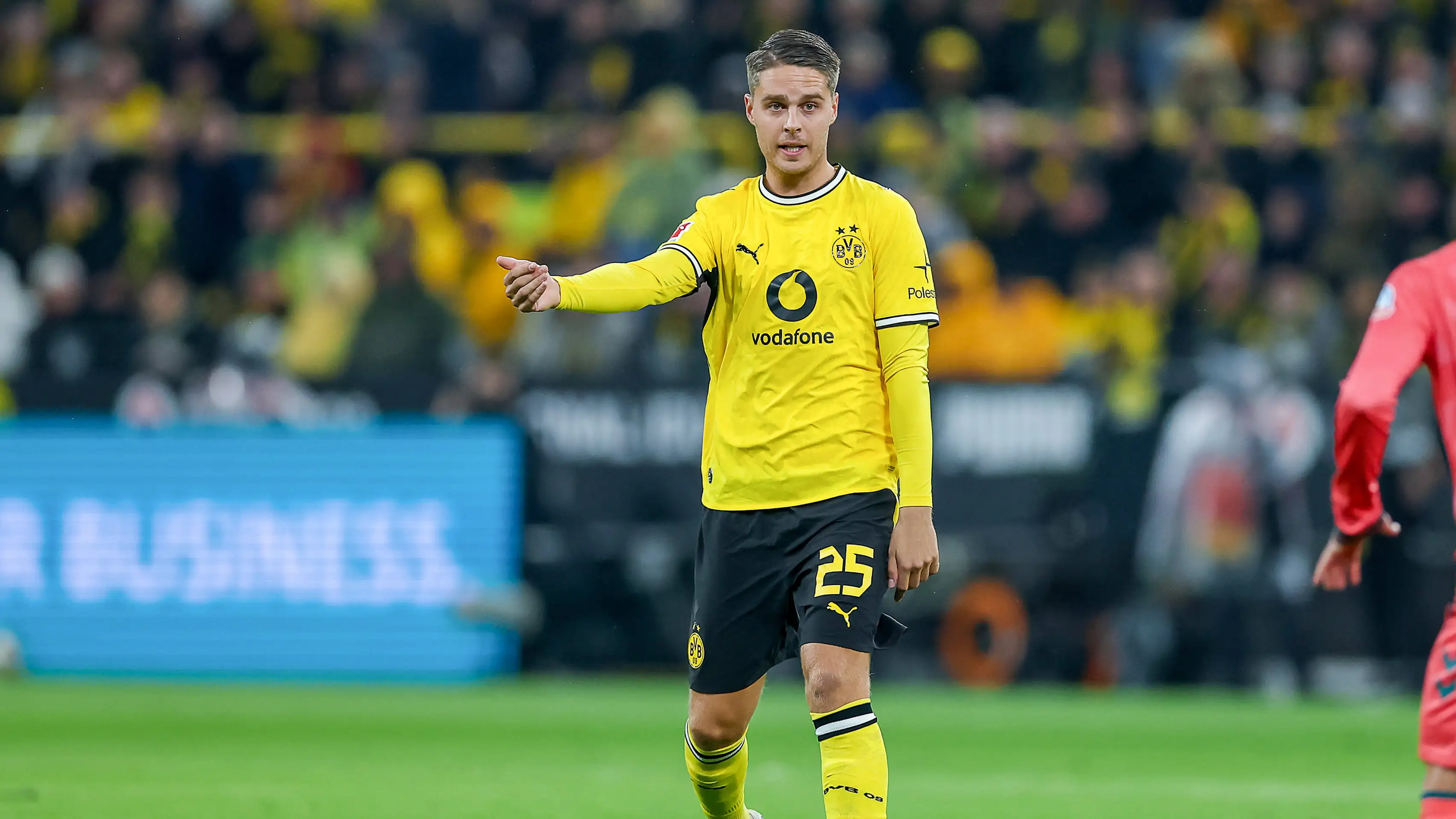 Joey Veerman memimpin hilangnya poin yang luar biasa bagi Dortmund tak lama setelah assist pertamanya