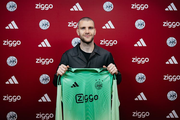 Maarten Paes Kembali Main, Ajax Lolos Play Off UEFA Conference League 2026-2027