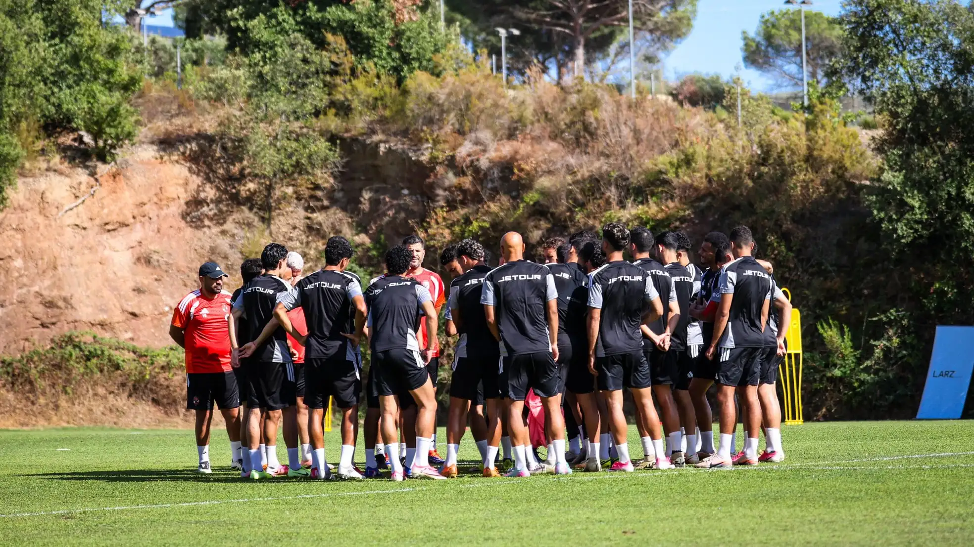 Amrouche menolak godaan Eropa dan bertahan dengan kartu emas Al Ahly