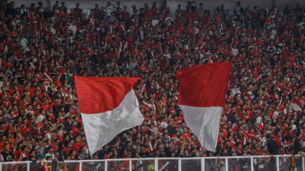 Hujan Deras Tak Surutkan Militansi Suporter Garuda, Pakansari Membara Jelang Indonesia vs Vietnam