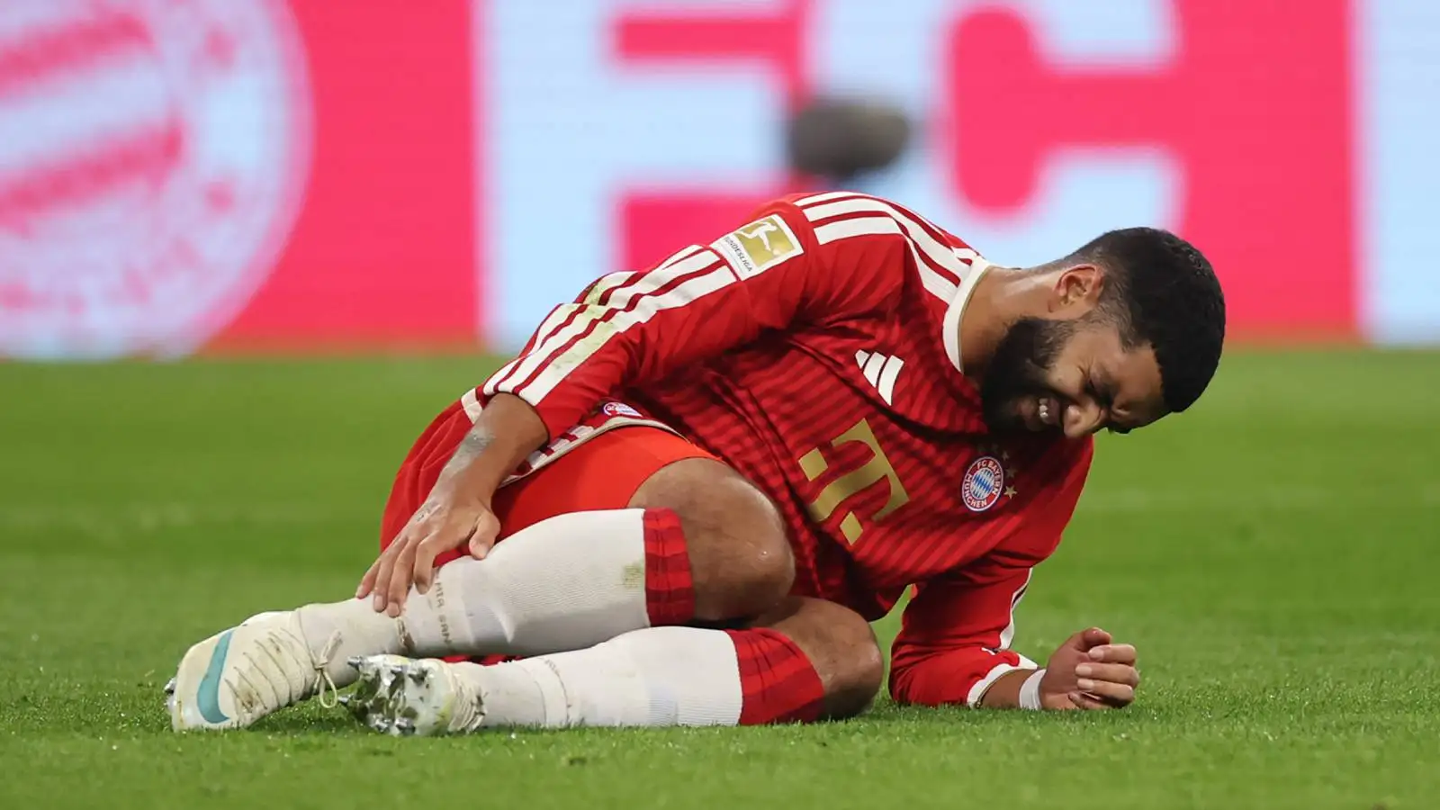 "Parah, apa yang sedang terjadi pada kami saat ini": Bayern Munich harus membayar mahal hasil imbang 2-2 melawan Borussia Dortmund setelah Ismael Saibari dan Serge Gnabry mengalami cedera yang lebih parah