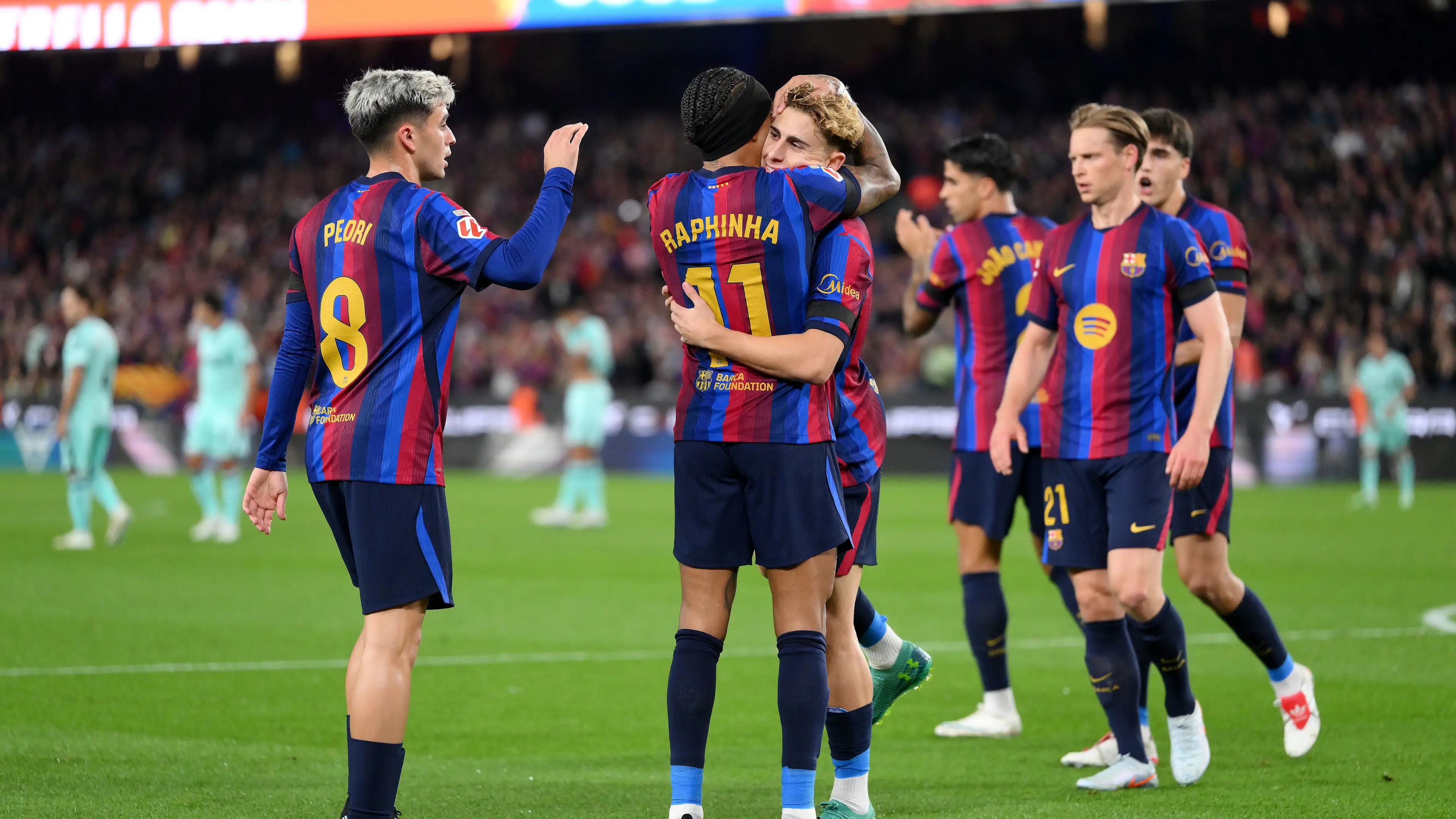 Video: Dwigol Memukau Raphinha, Barcelona Pesta Gol di Camp Nou