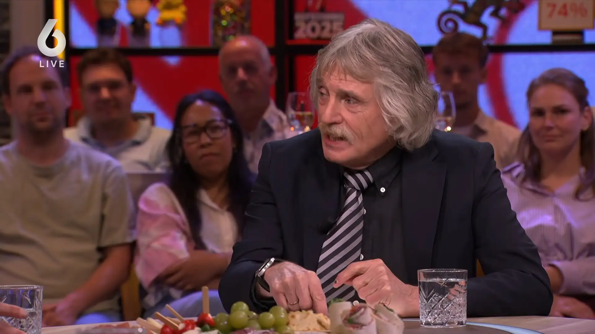 Johan Derksen memuji pemain internasional timnas Belanda: "Dia sedang membuktikan bahwa Ronald Koeman salah"