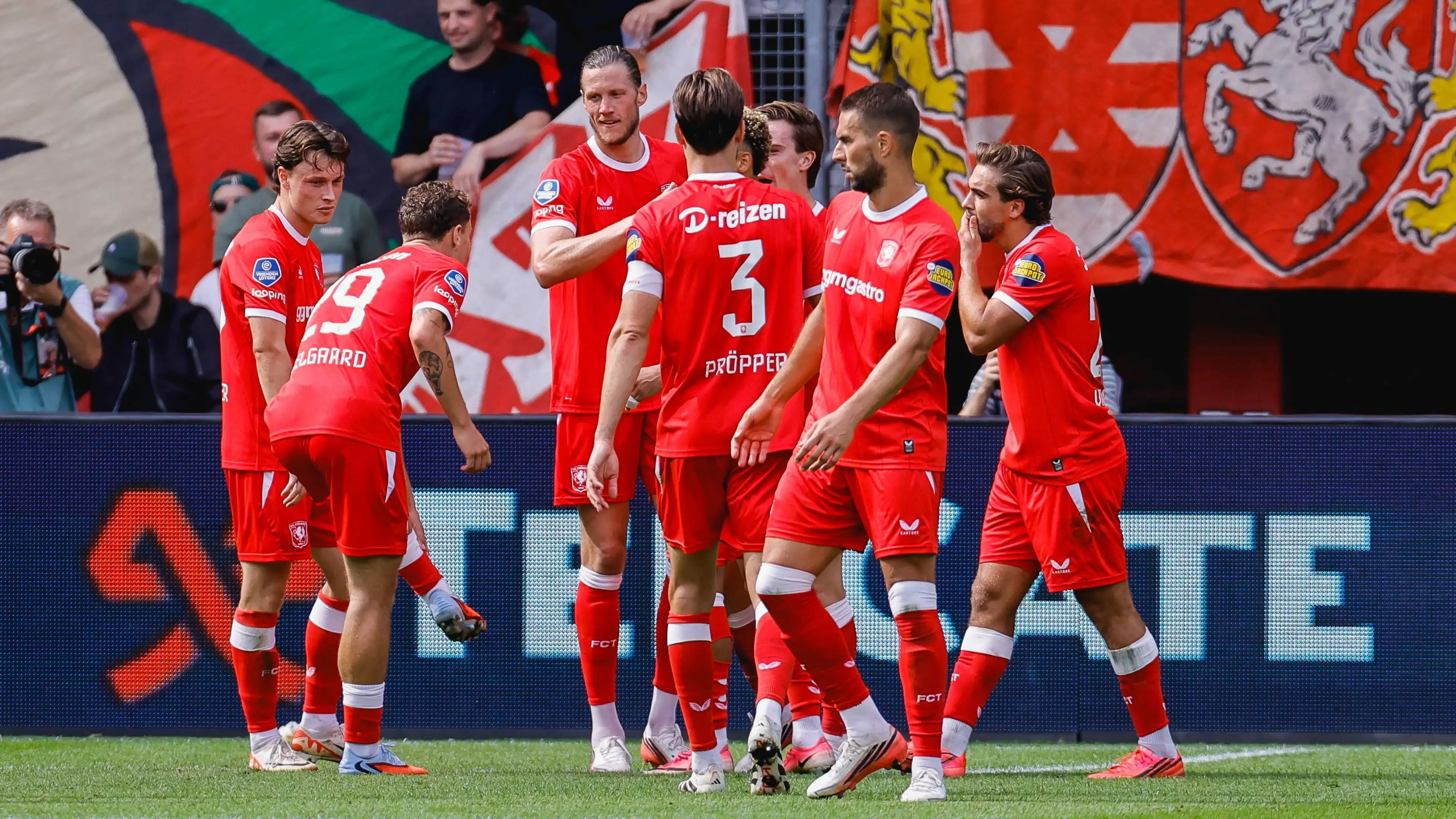 FC Twente membalikkan ketertinggalan dan meraih poin pertama pada musim Eredivisie ini