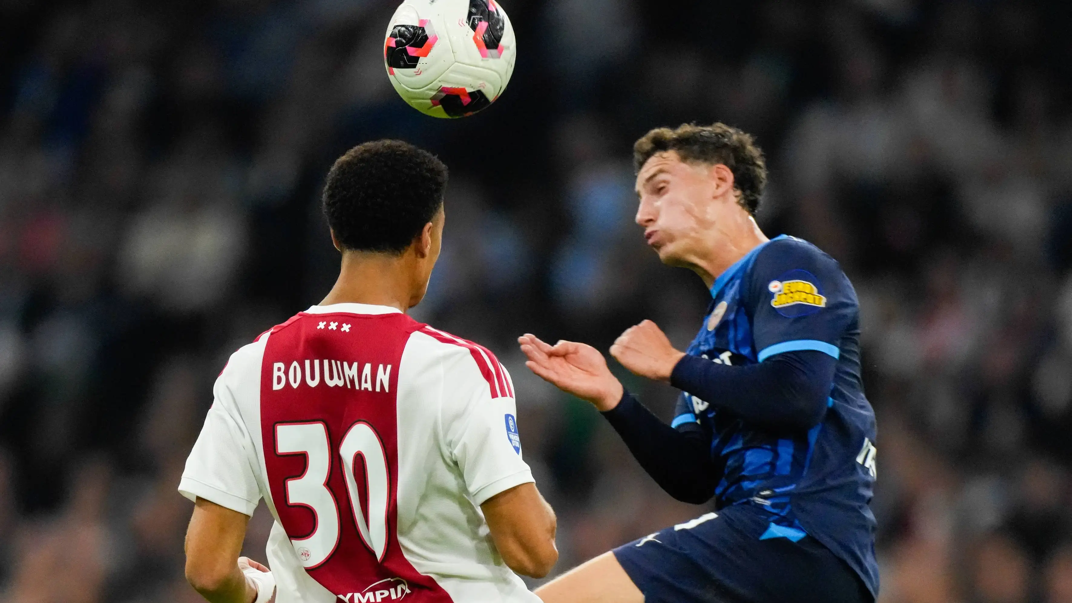 "Saya rasa Ruben van Bommel seharusnya bahkan tidak mendapat kartu kuning saat melawan Ajax"