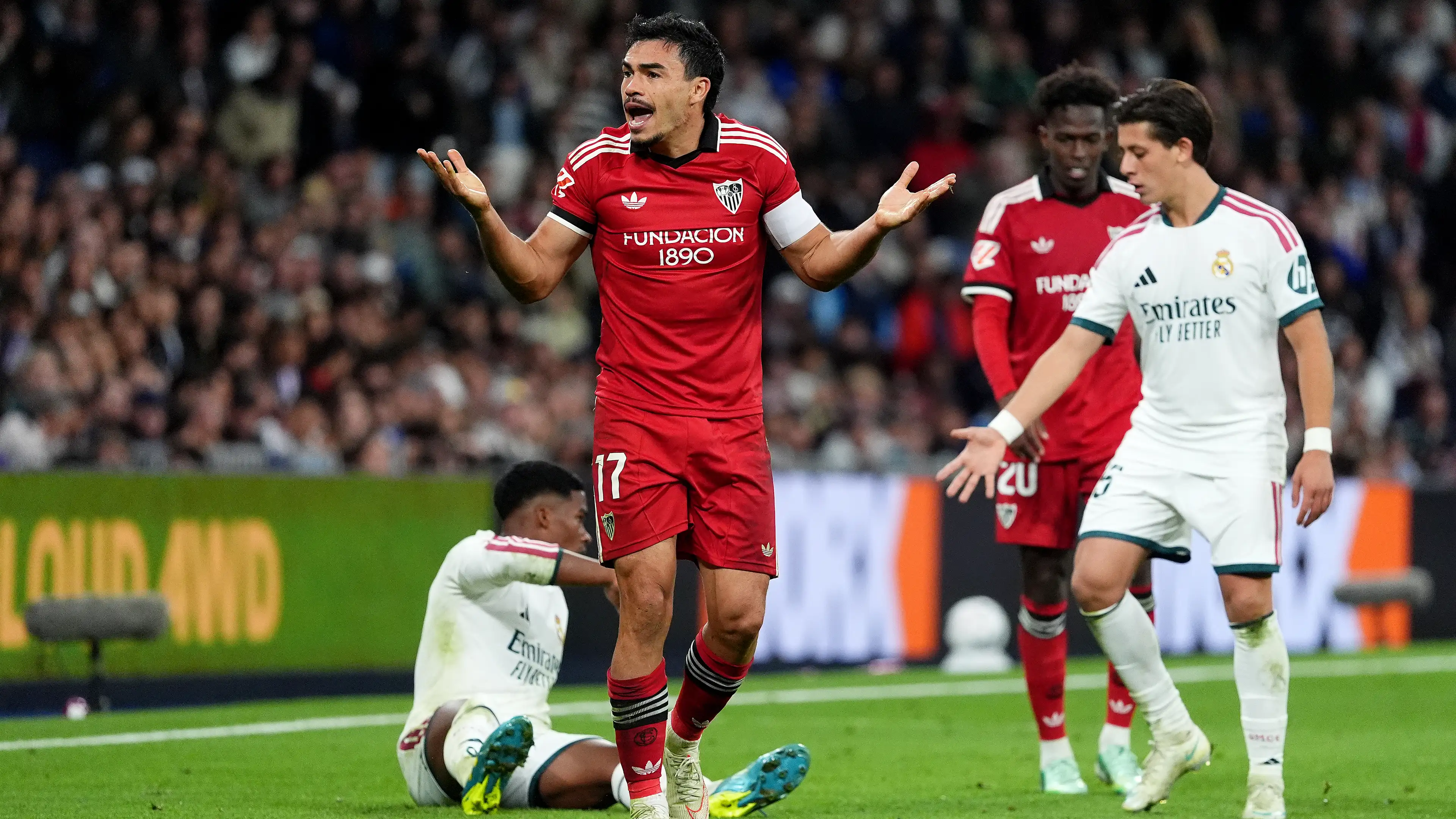 Mantan bintang Sevilla meledak soal Real Madrid: Tidak malukah mereka mengeluh soal wasit? Sepak bola macam apa ini?!