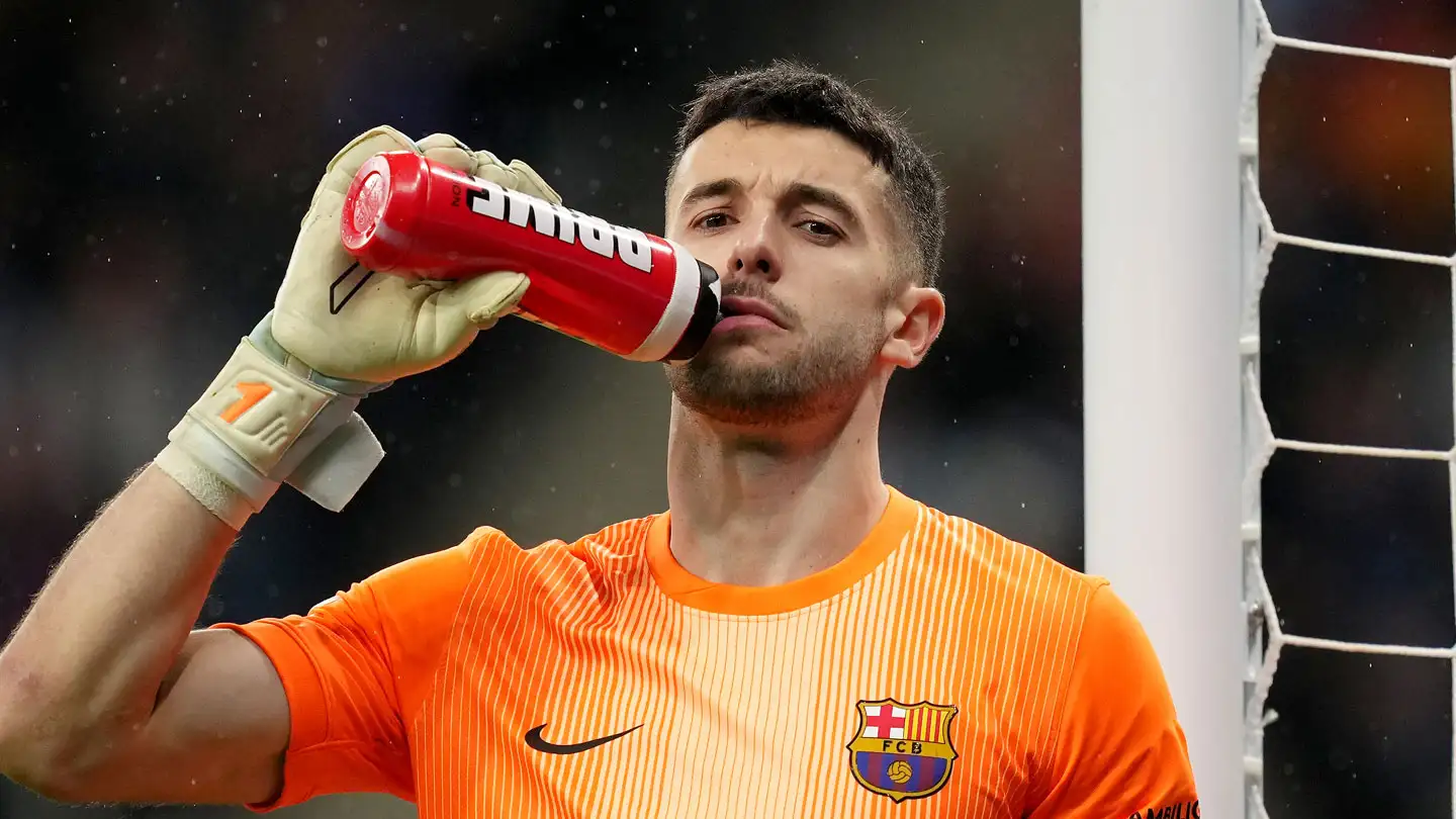 Joan Garcia buka suara soal transfer sensitifnya ke Barcelona