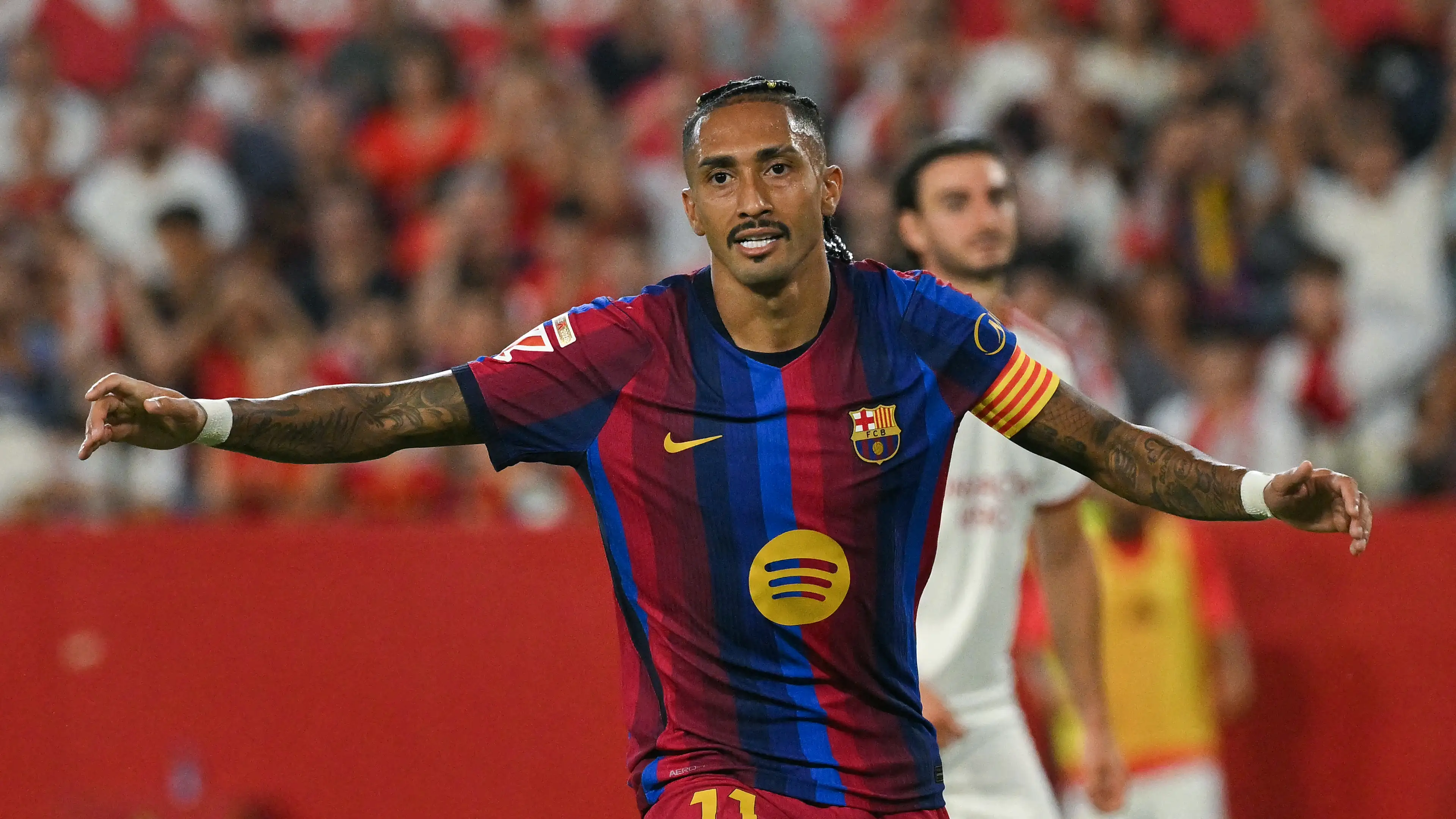 Rafinha yang "menakutkan" ungguli seluruh lini serang Real Madrid, sekaligus tumbangkan rekor Messi