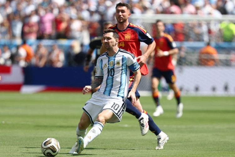 Presiden AFA Tak Mau Desak Messi Pensiun dari Timnas Argentina