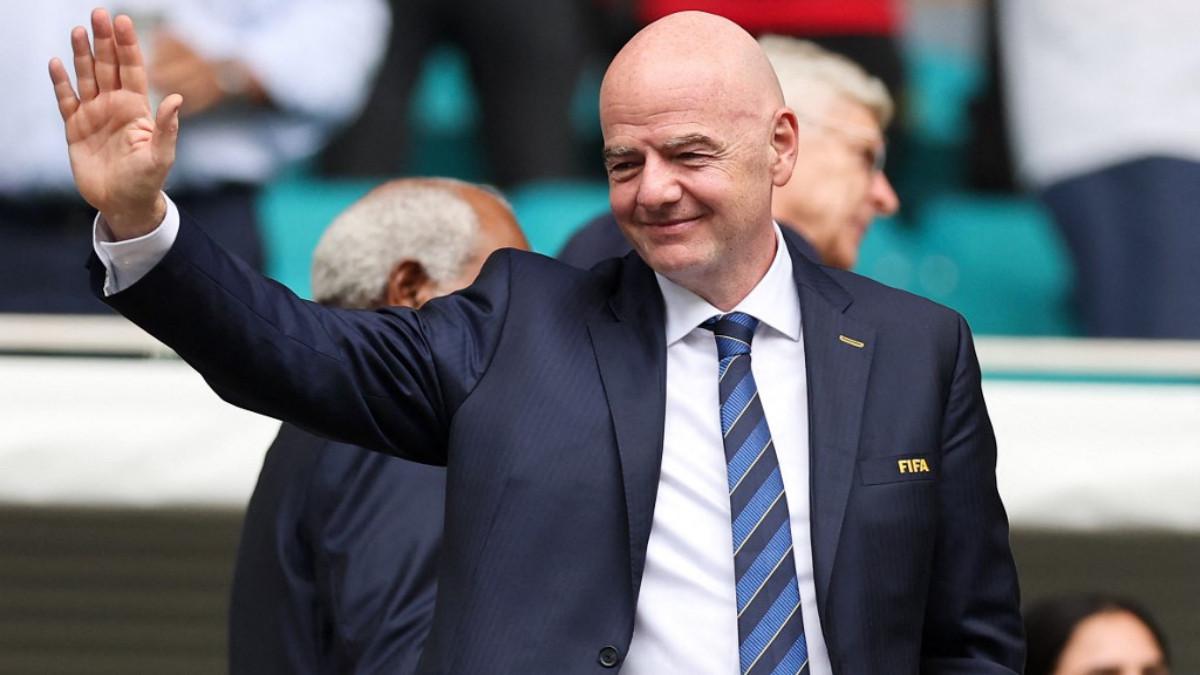 Luis Figo Desak Gianni Infantino Mundur dari Jabatan Presiden FIFA