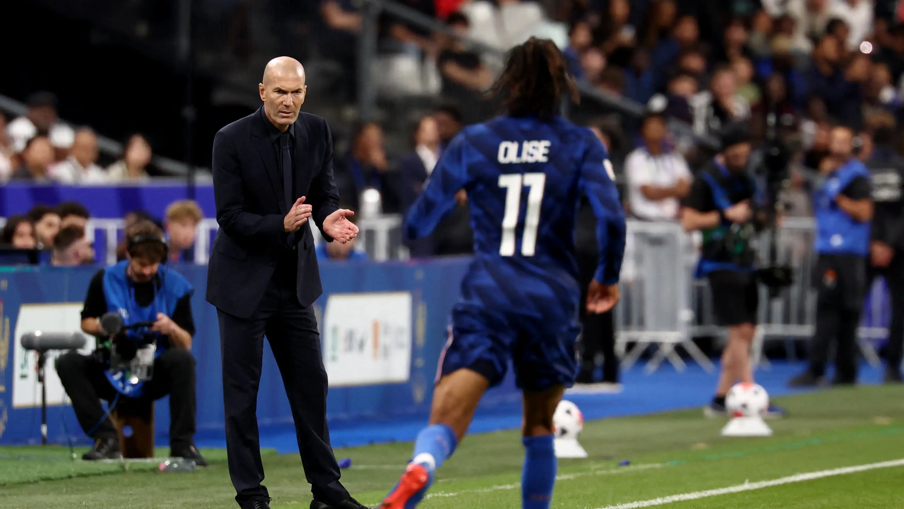 Di depan matanya: Olise mengancam rekor bersejarah Zidane bersama Prancis